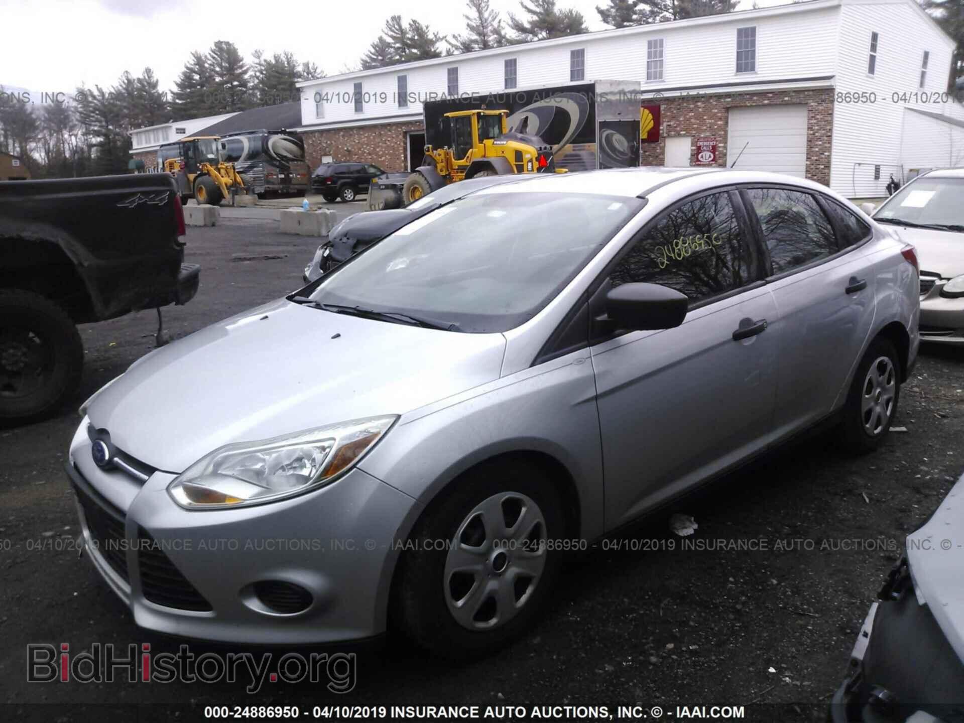 2012 Ford Focus - VIN: 1FAHP3E25CL124266 - Photo 2
