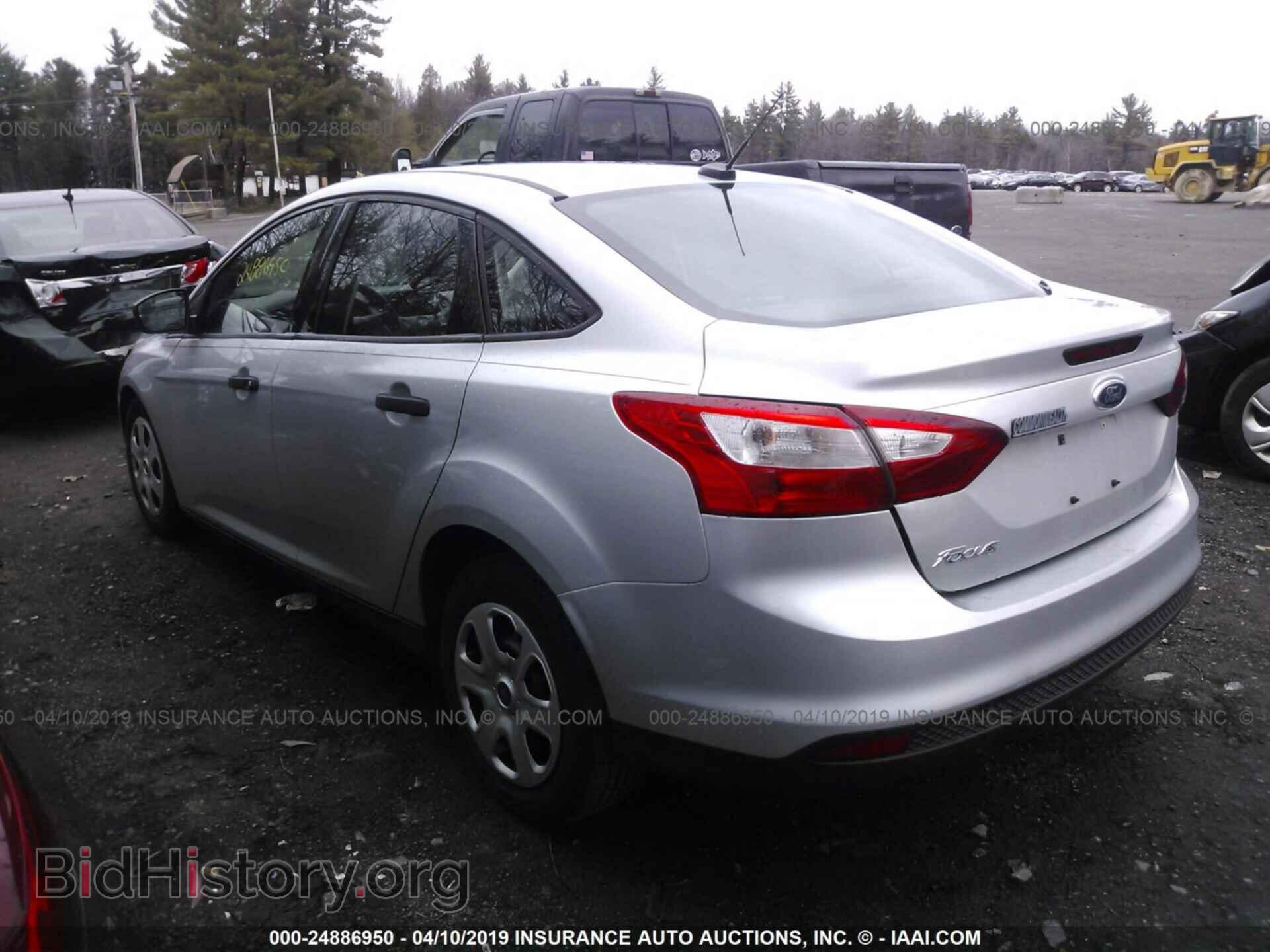 2012 Ford Focus - VIN: 1FAHP3E25CL124266 - Photo 3