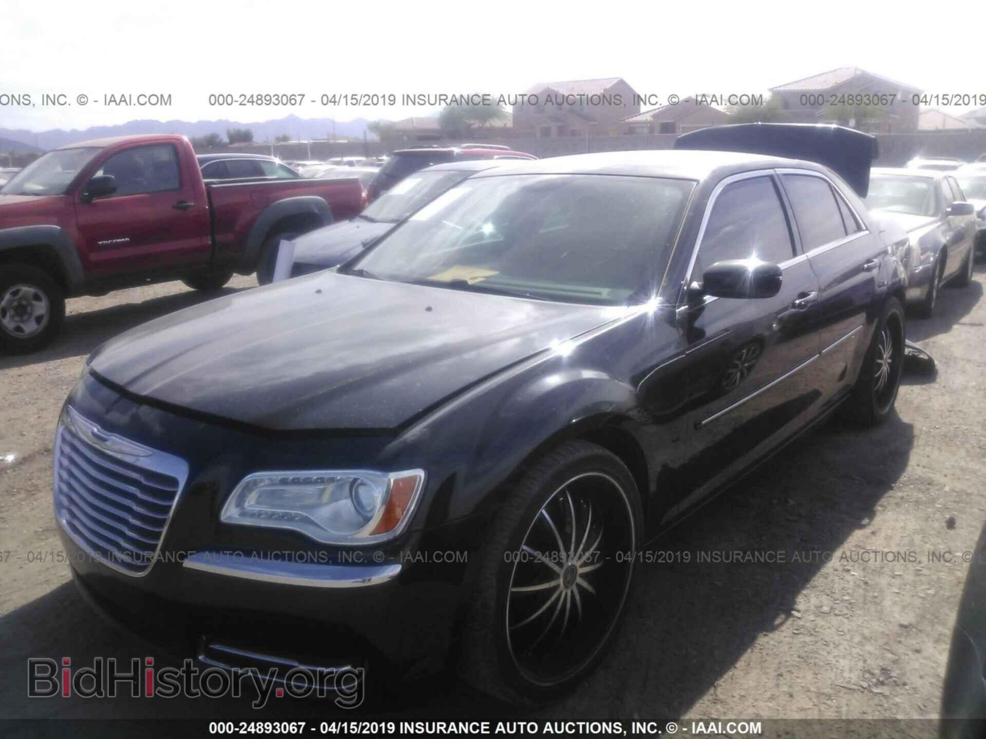 2014 CHRYSLER 300 - VIN: 2C3CCAAG3EH228510 - Фото 2