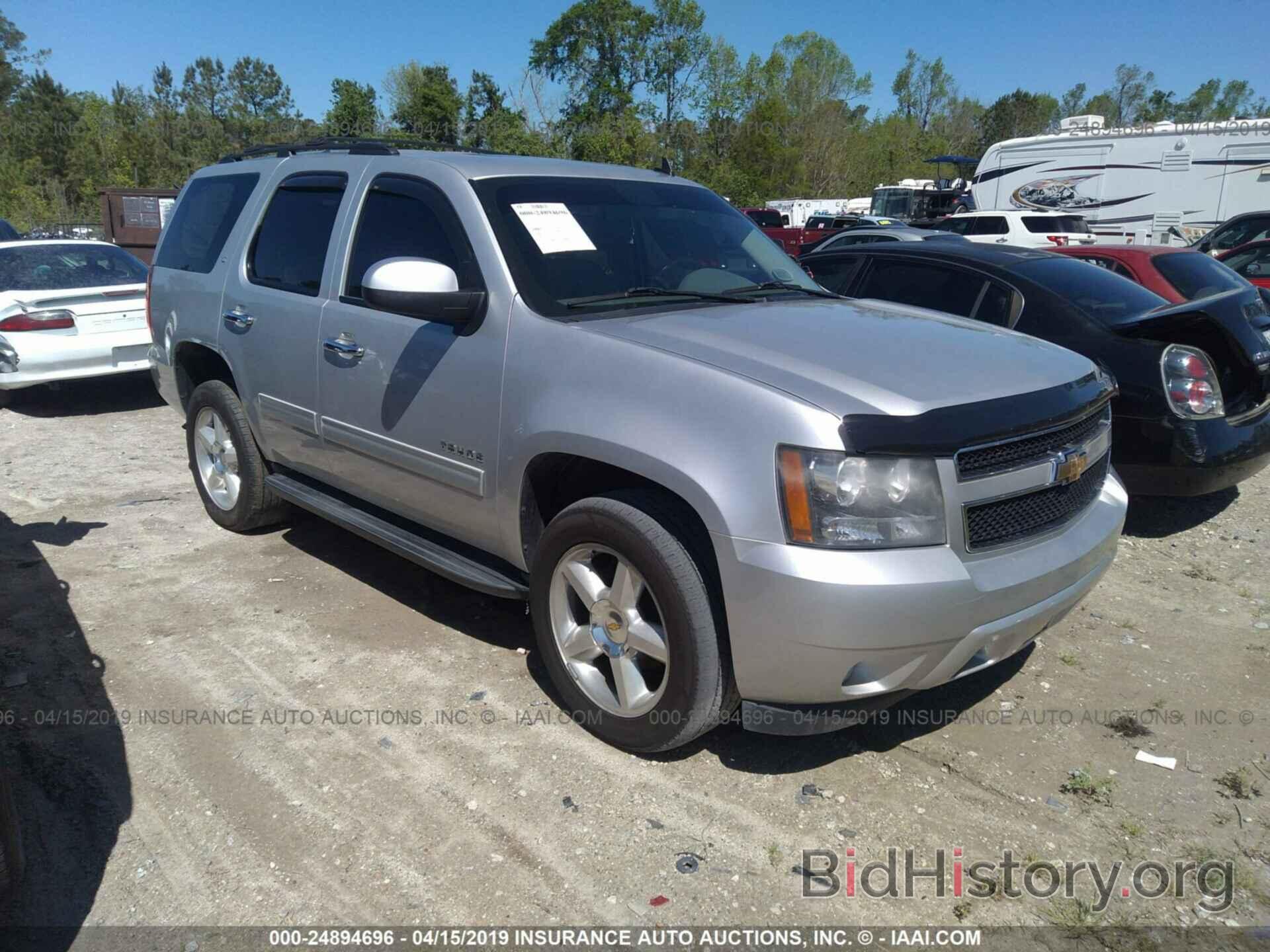 Photo 1GNSKBE08BR153187 - CHEVROLET TAHOE 2011