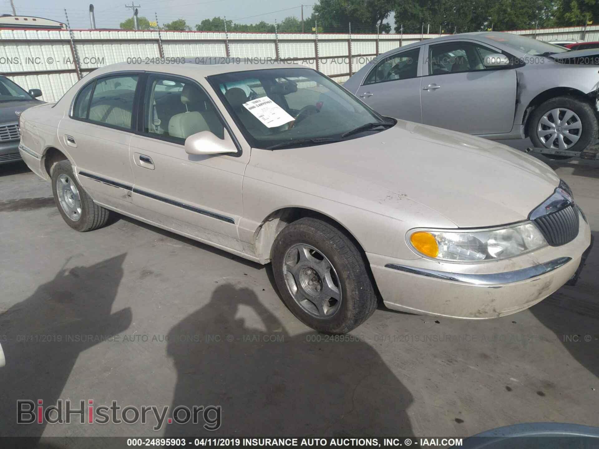 Photo 1LNHM97V02Y613118 - LINCOLN CONTINENTAL 2002