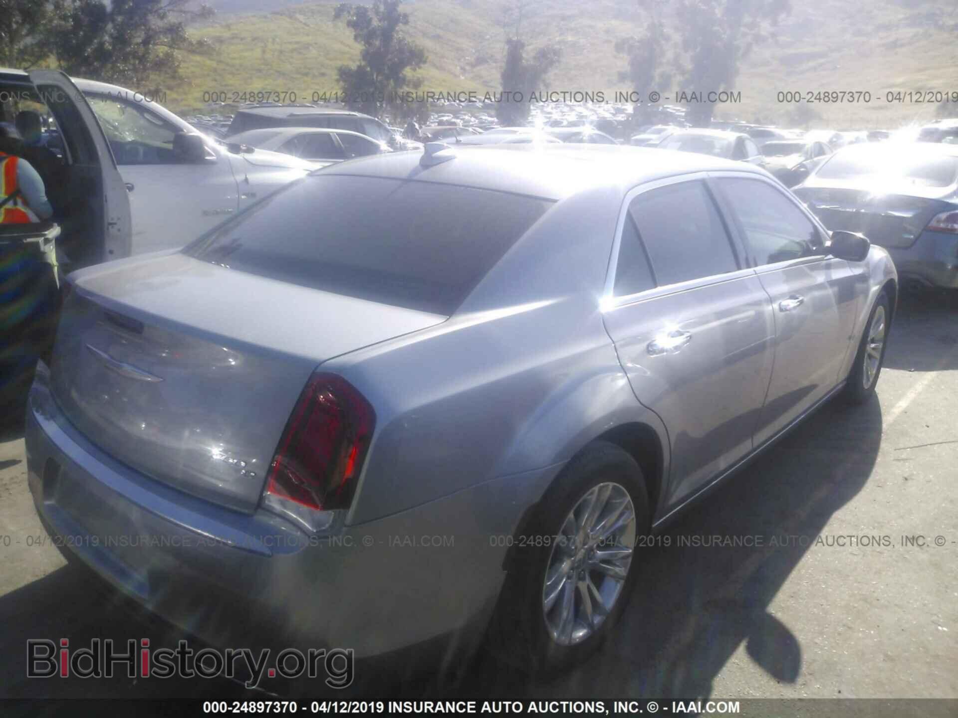 2017 Chrysler 300c - VIN: 2C3CCAEG1HH549864 - Фото 4