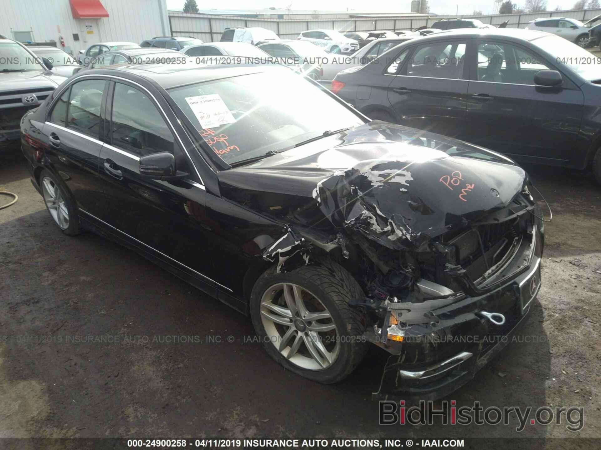 Photo WDDGF8AB2DG081856 - MERCEDES-BENZ C 2013