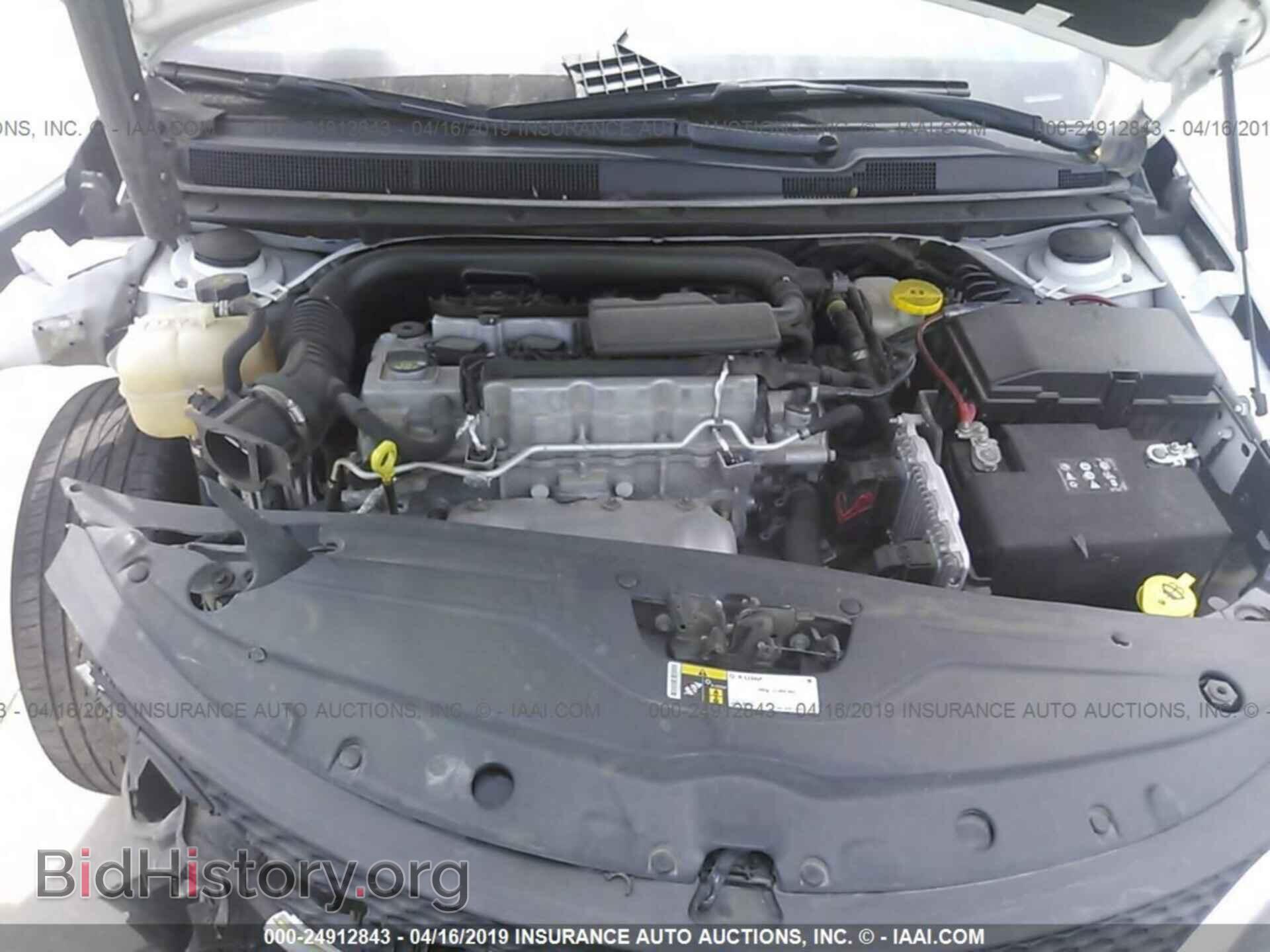 2016 CHRYSLER 200 - VIN: 1C3CCCFB7GN120653 - Фото 10