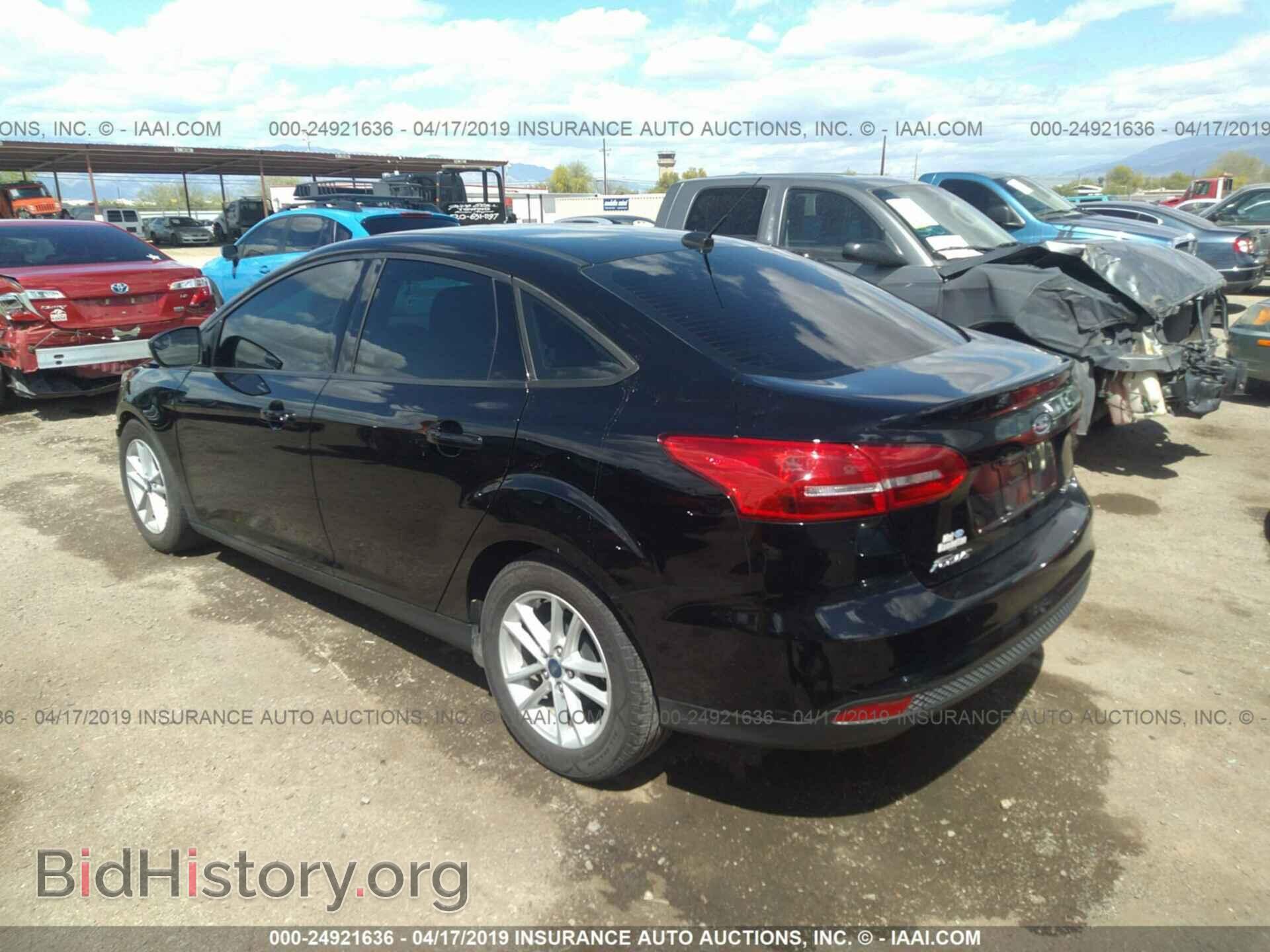 2017 Ford Focus - VIN: 1FADP3F2XHL324760 - Фото 3