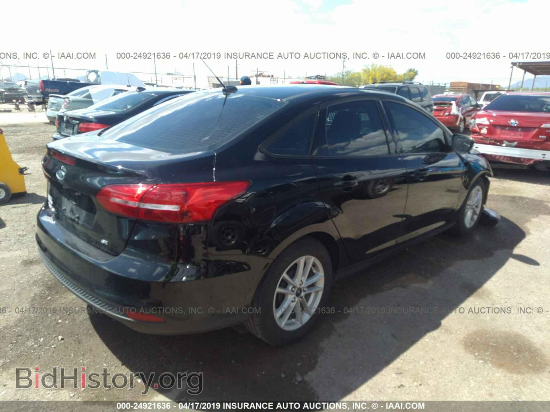 2017 Ford Focus - VIN: 1FADP3F2XHL324760 - Фото 4