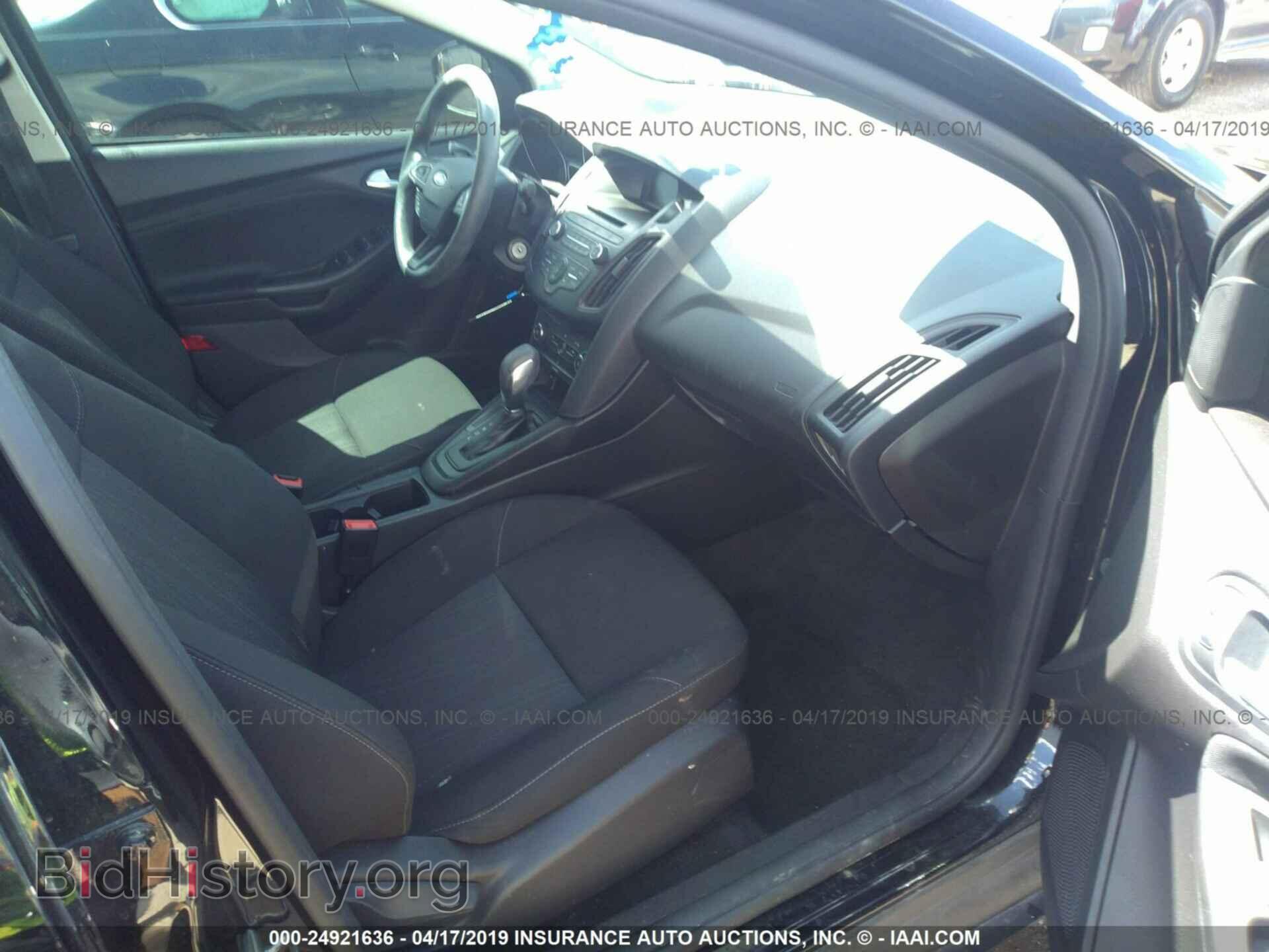 2017 Ford Focus - VIN: 1FADP3F2XHL324760 - Фото 5