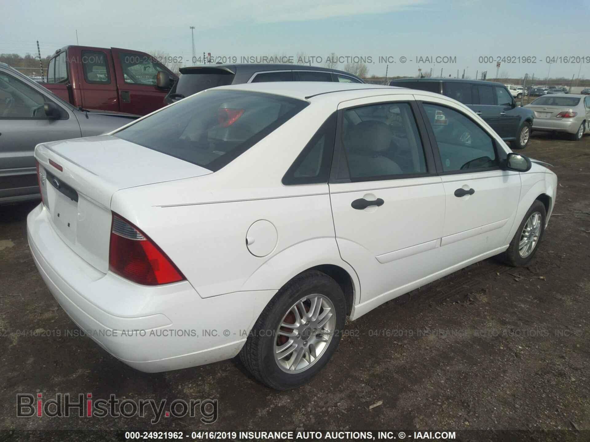 2007 FORD FOCUS - VIN: 1FAFP34N37W158858 - Photo 4