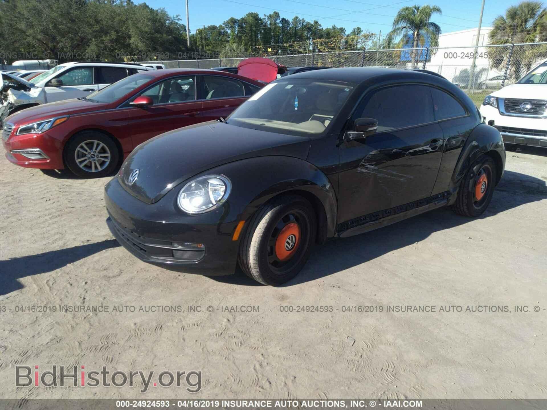 2014 VOLKSWAGEN BEETLE - VIN: 3VWJP7AT1EM608354 - Фото 2