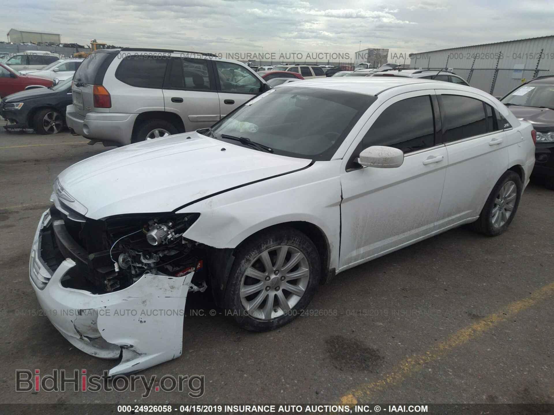 2013 CHRYSLER 200 - VIN: 1C3CCBBG4DN573281 - Photo 2