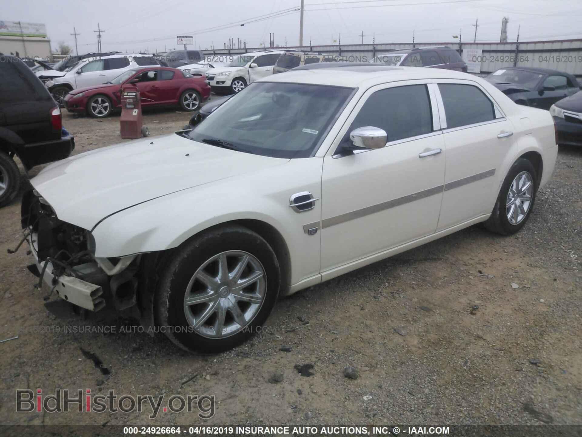 2006 CHRYSLER 300C - VIN: 2C3KA63H16H152419 - Фото 2