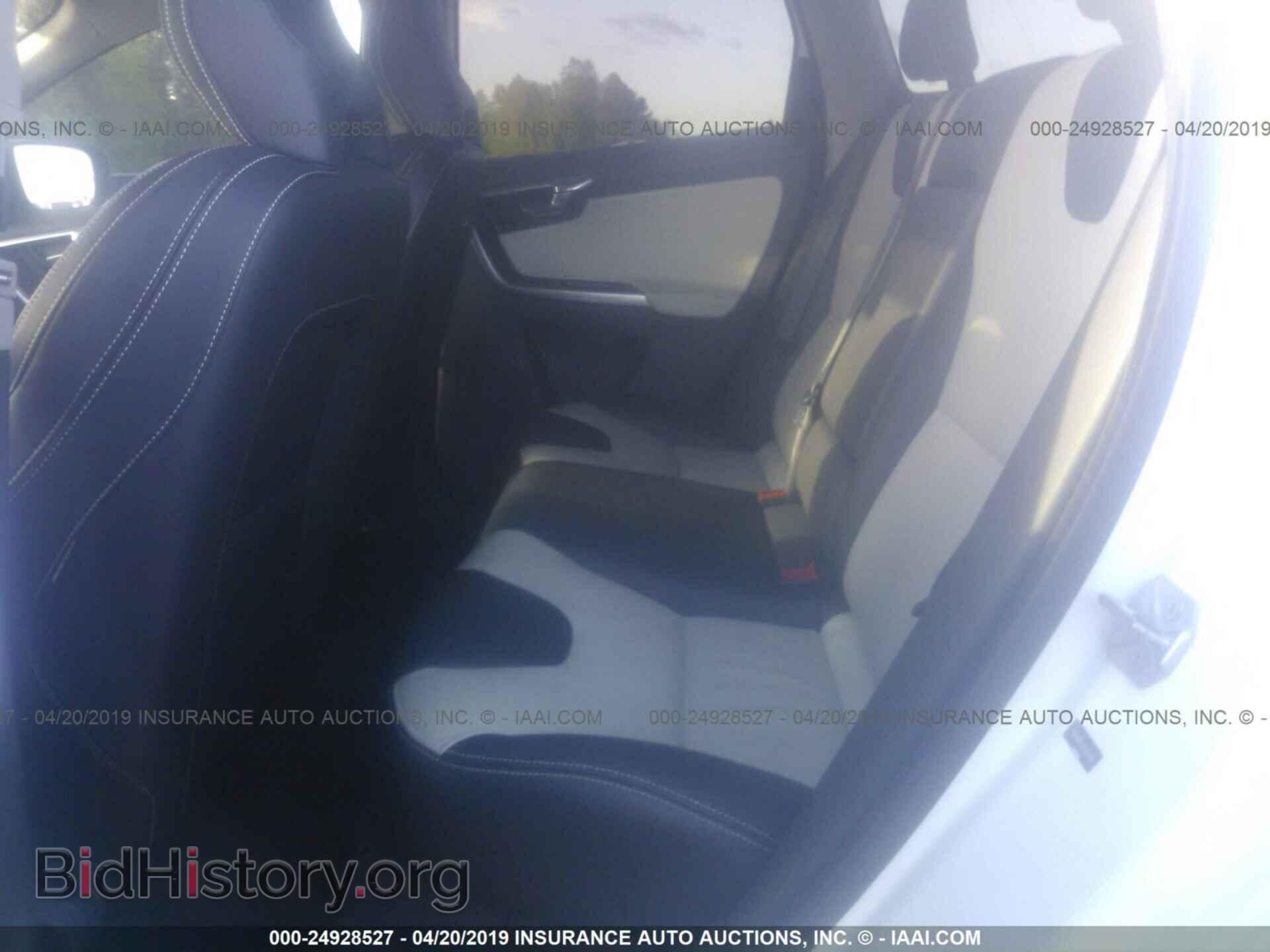 2017 VOLVO XC60 - VIN: YV440MDJ1H2093488 - Фото 8