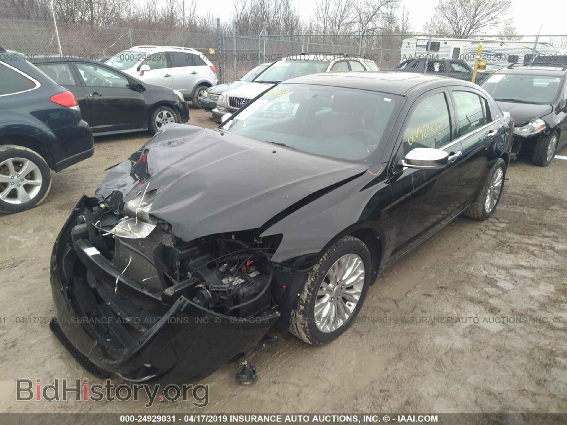2011 CHRYSLER 200 - VIN: 1C3BC2FG1BN582152 - Фото 2