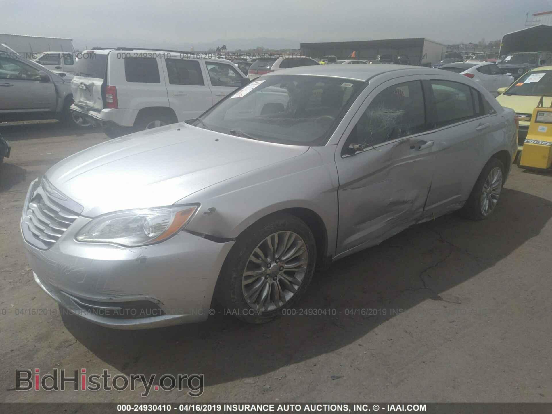 2012 CHRYSLER 200 - VIN: 1C3CCBABXCN256559 - Фото 2