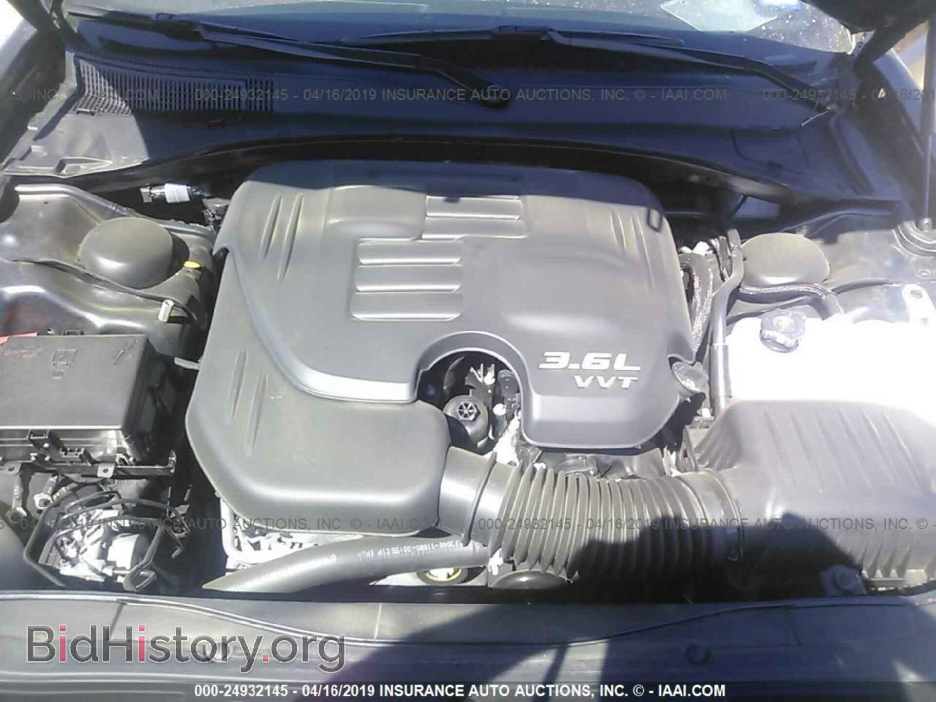 2019 CHRYSLER 300 - VIN: 2C3CCABG3KH516652 - Фото 10