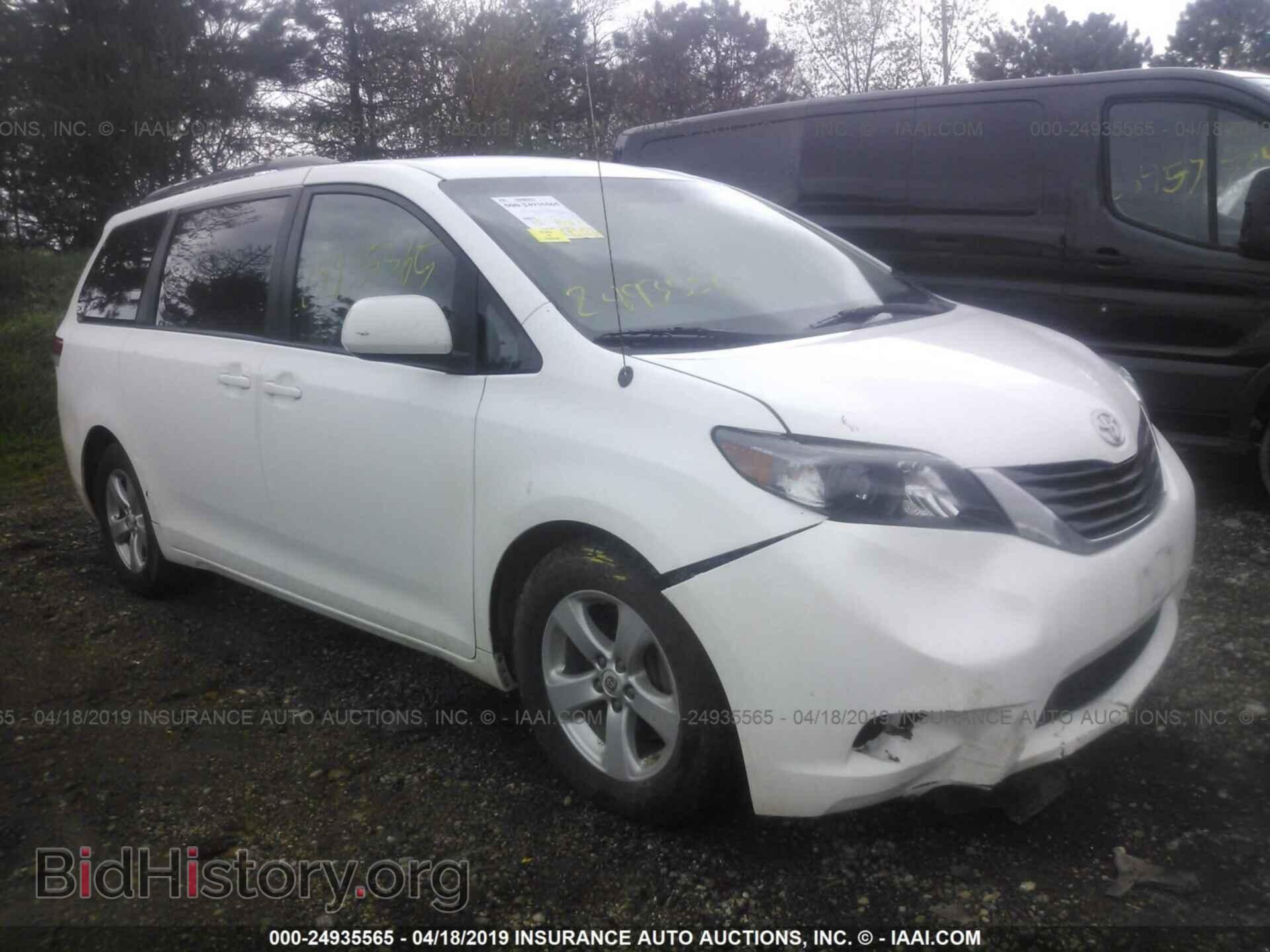 Photo 5TDKK3DC6BS028815 - TOYOTA SIENNA 2011