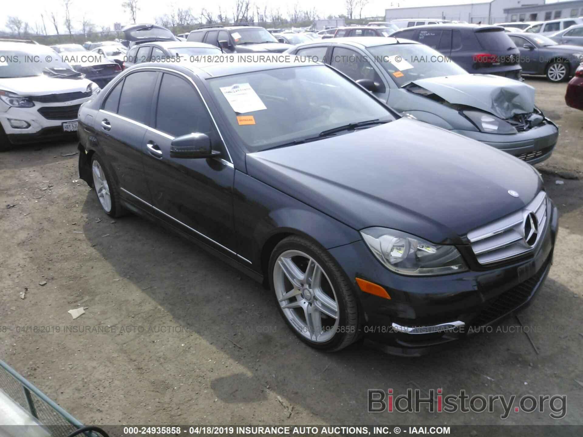 Photo WDDGF8AB5DA836209 - MERCEDES-BENZ C 2013