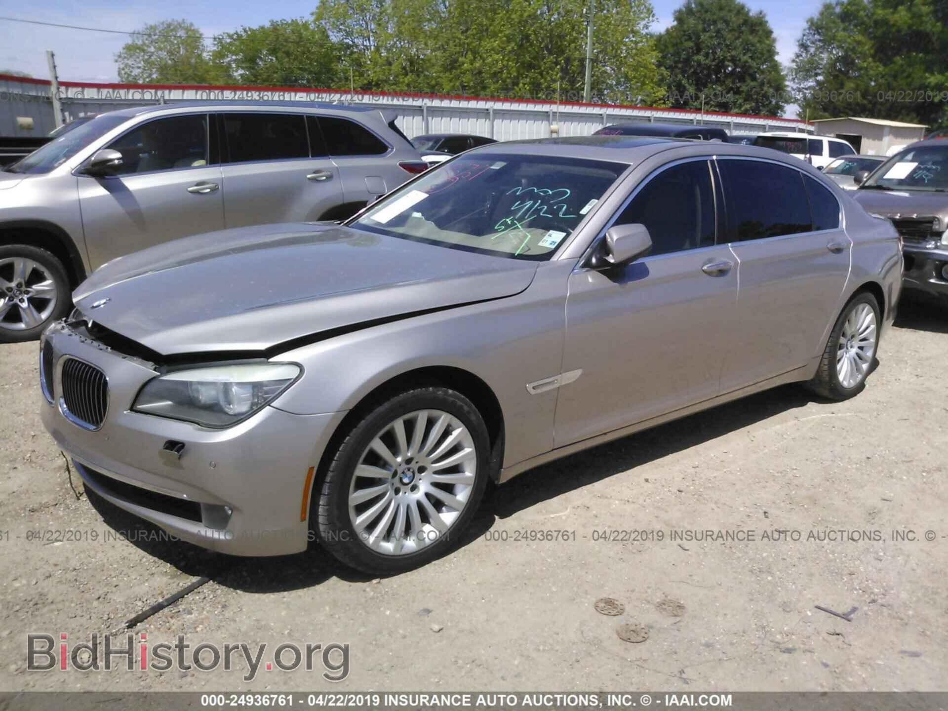 2012 BMW 750 - VIN: WBAKB8C50CC965062 - Фото 2