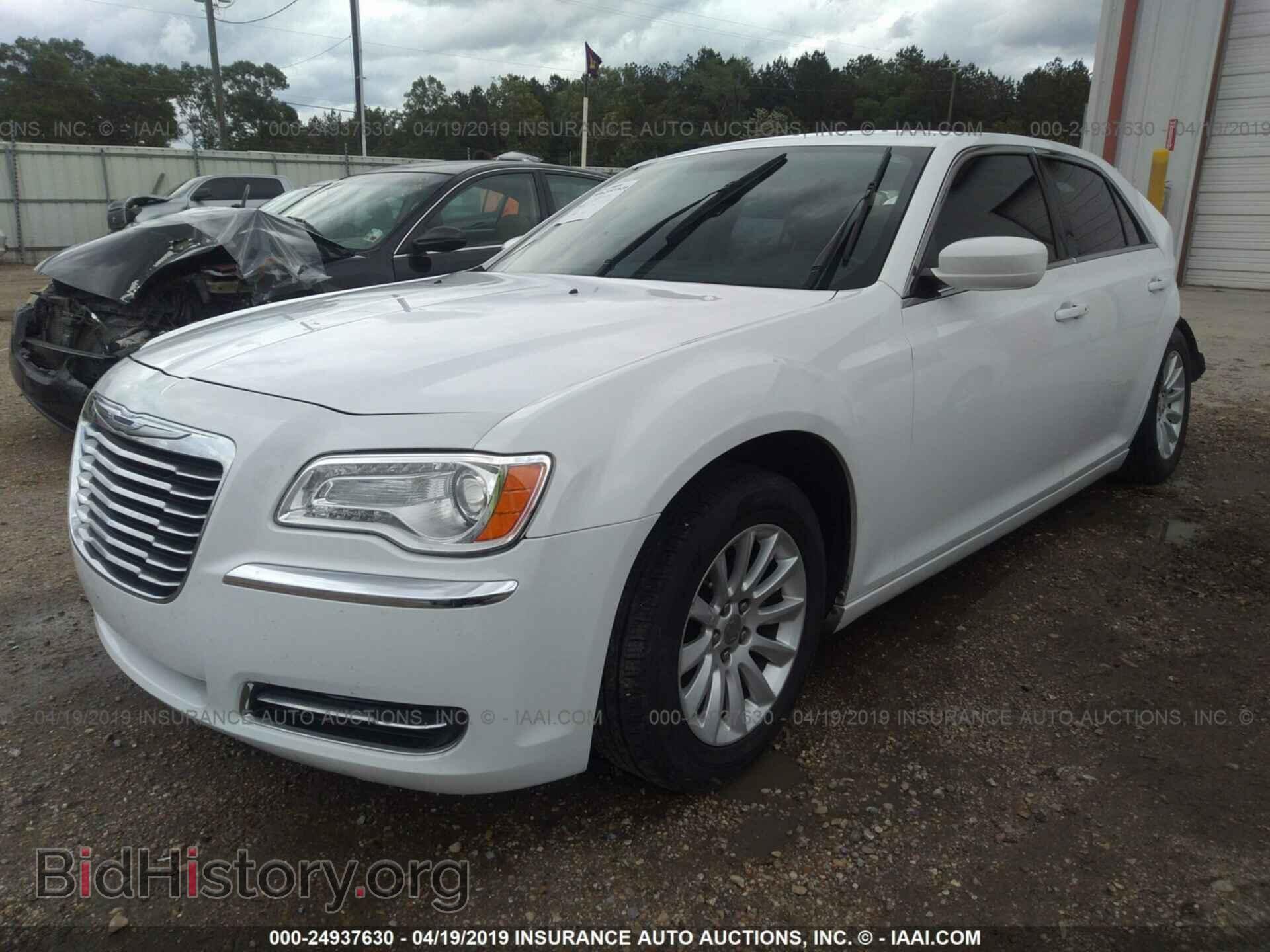2013 CHRYSLER 300 - VIN: 2C3CCAAG3DH732117 - Фото 2