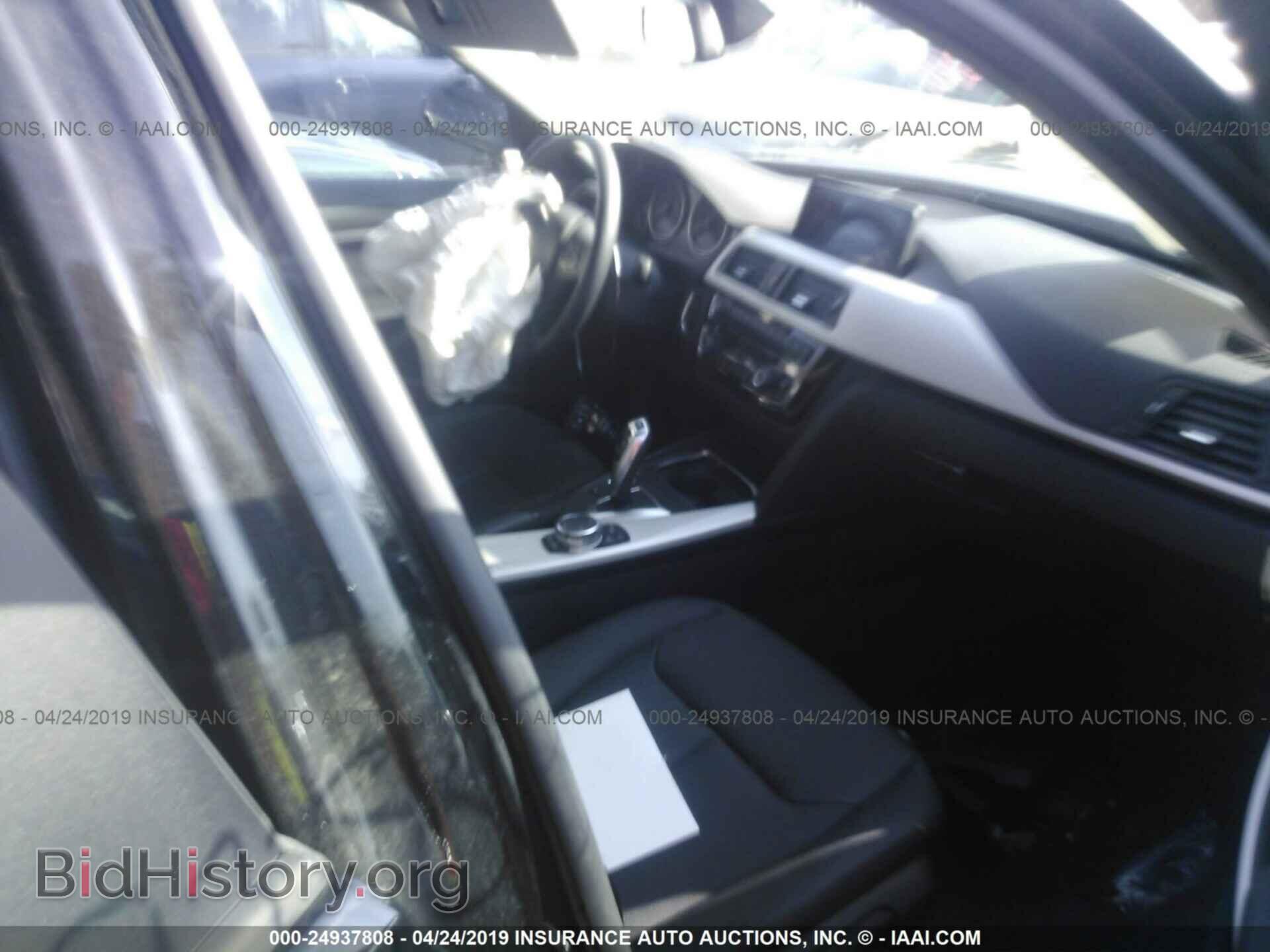 2016 BMW 320 - VIN: WBA8E5G57GNU21422 - Photo 5