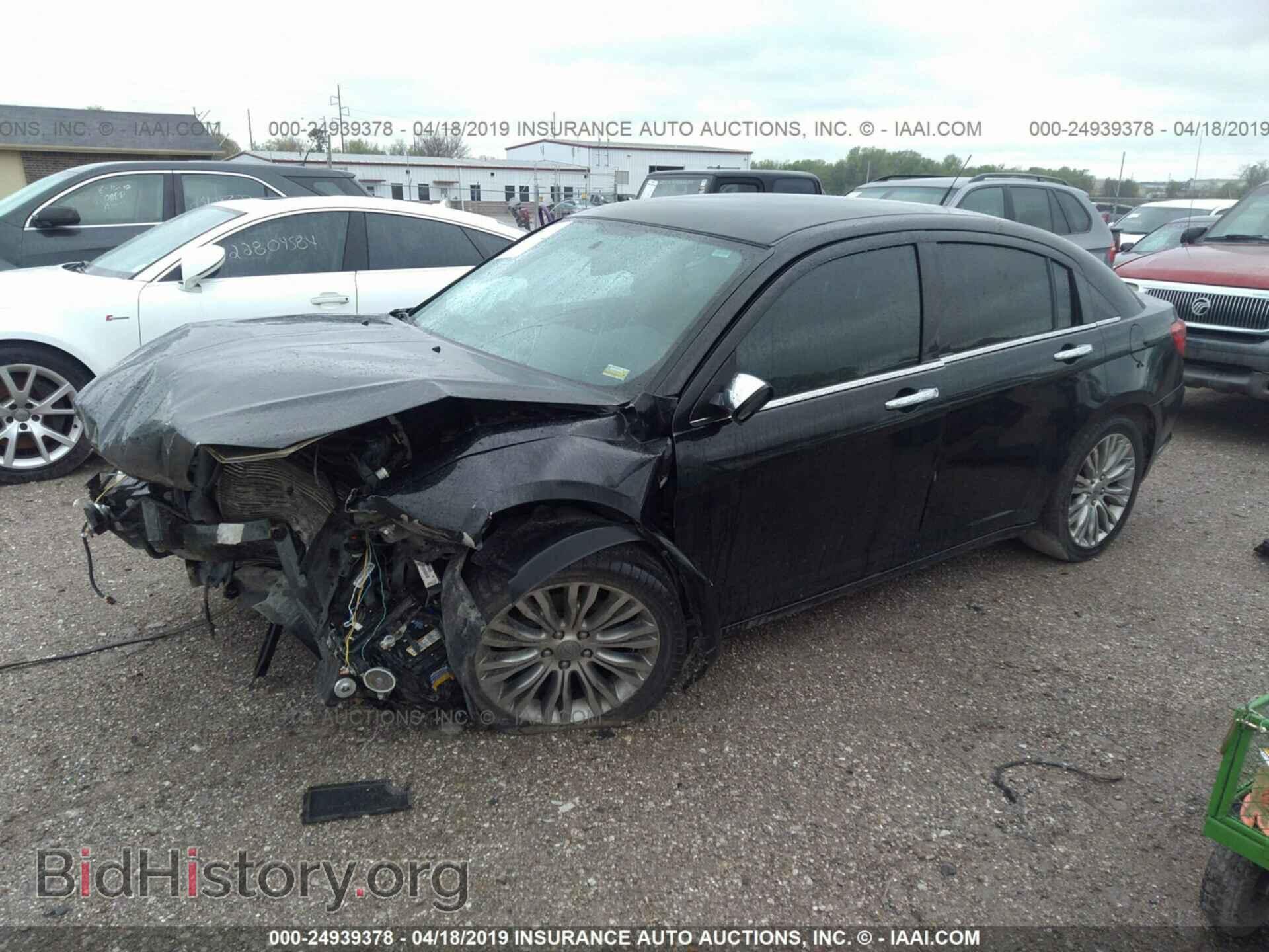2011 CHRYSLER 200 - VIN: 1C3BC2FB5BN500721 - Photo 2