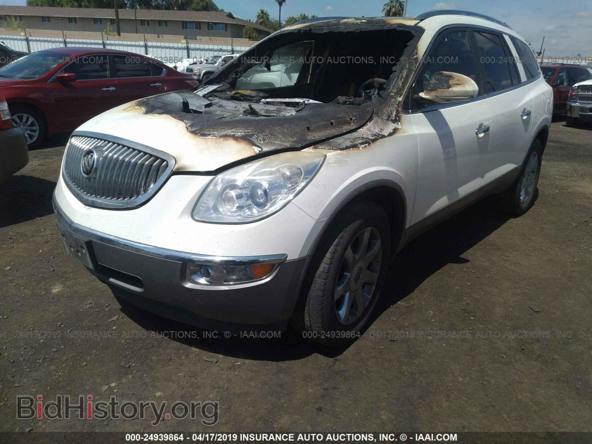 2010 BUICK ENCLAVE - VIN: 5GALVCED7AJ136733 - Photo 2
