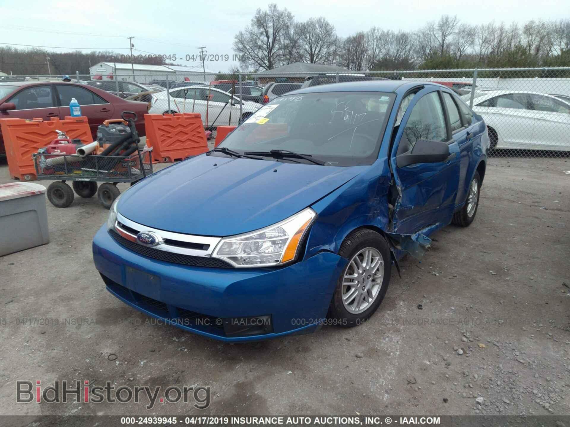 2011 FORD FOCUS - VIN: 1FAHP3FN2BW135411 - Photo 2