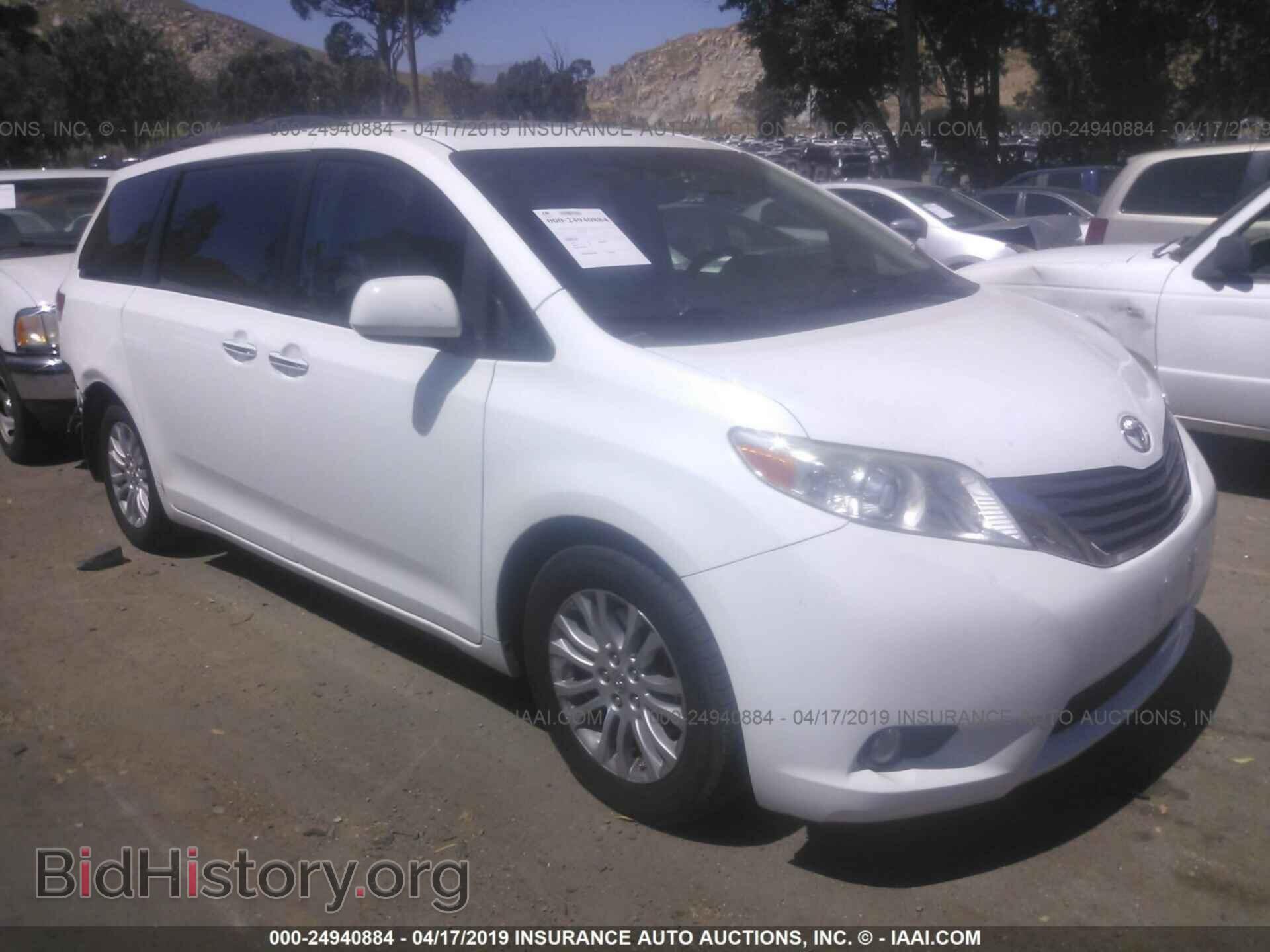 Photo 5TDYK3DC3BS176060 - TOYOTA SIENNA 2011