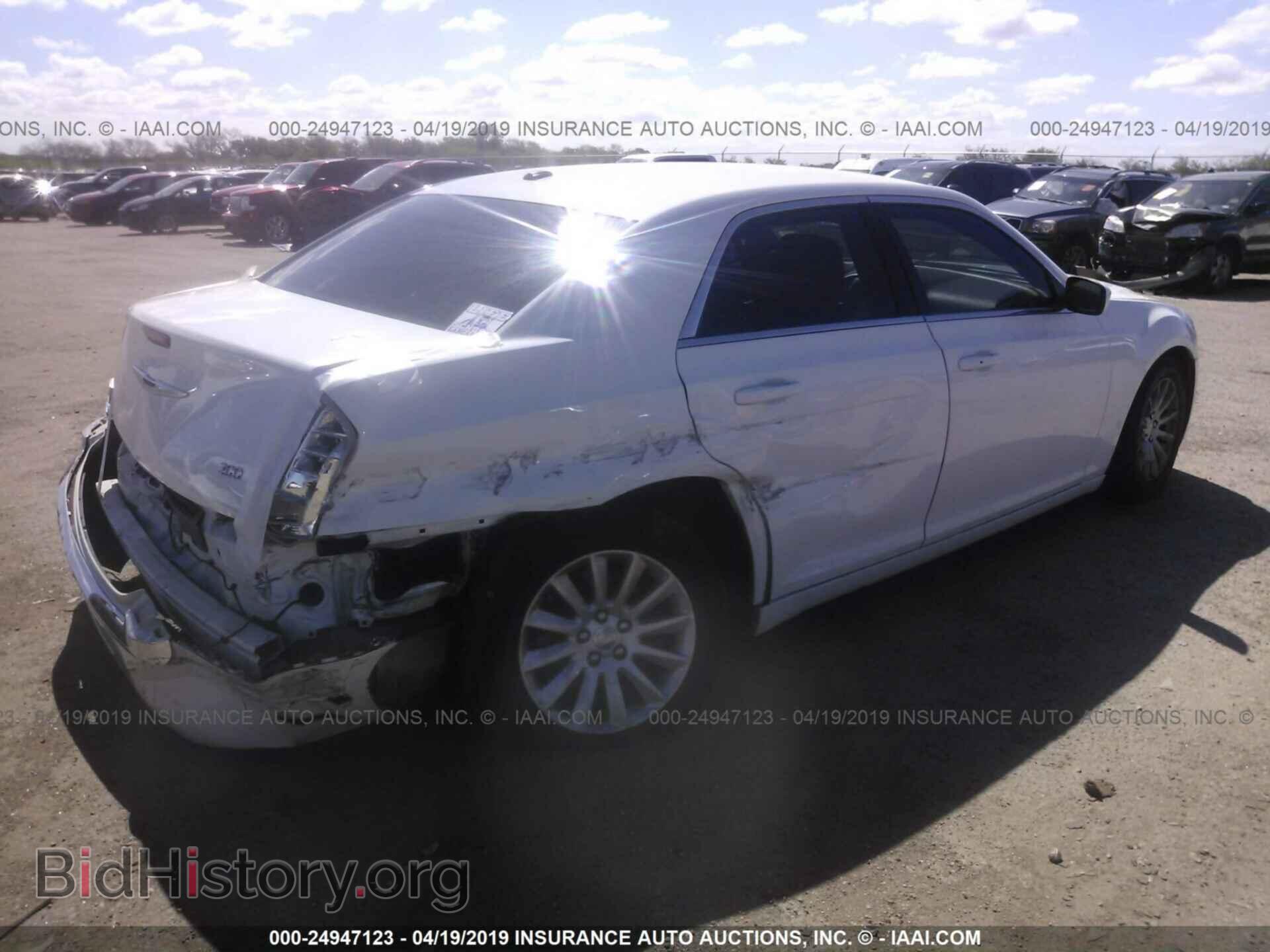 2013 CHRYSLER 300 - VIN: 2C3CCAAG1DH527864 - Фото 4