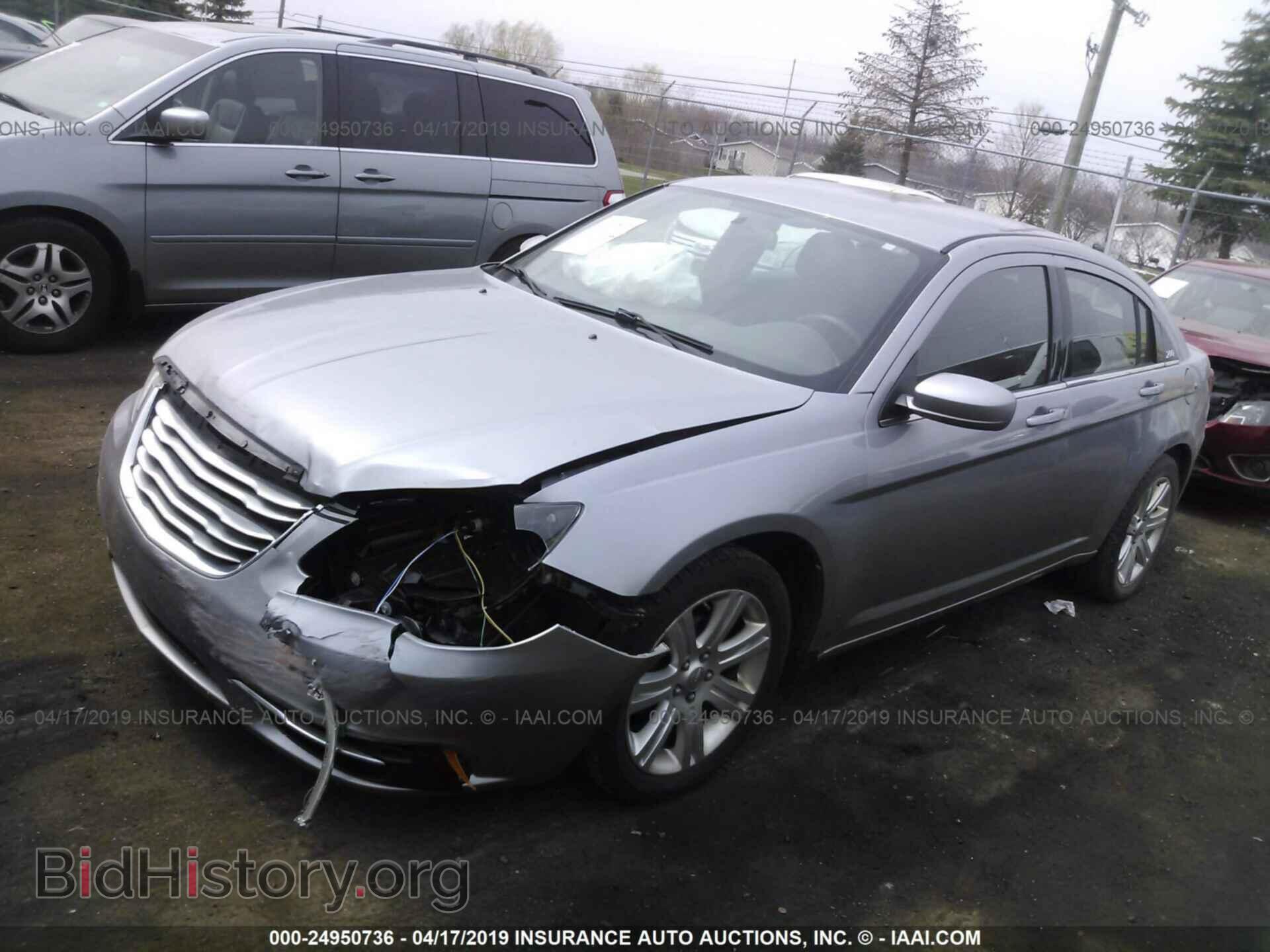 2013 CHRYSLER 200 - VIN: 1C3CCBBB4DN695143 - Фото 2
