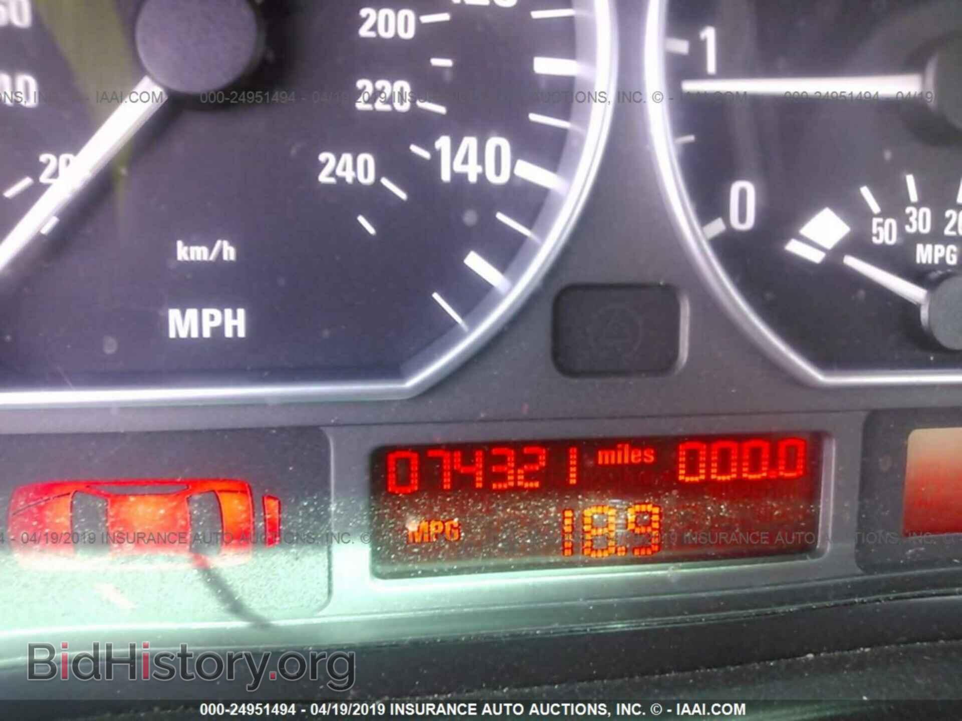 2005 BMW 330 - VIN: WBAEV53435KM42654 - Фото 7