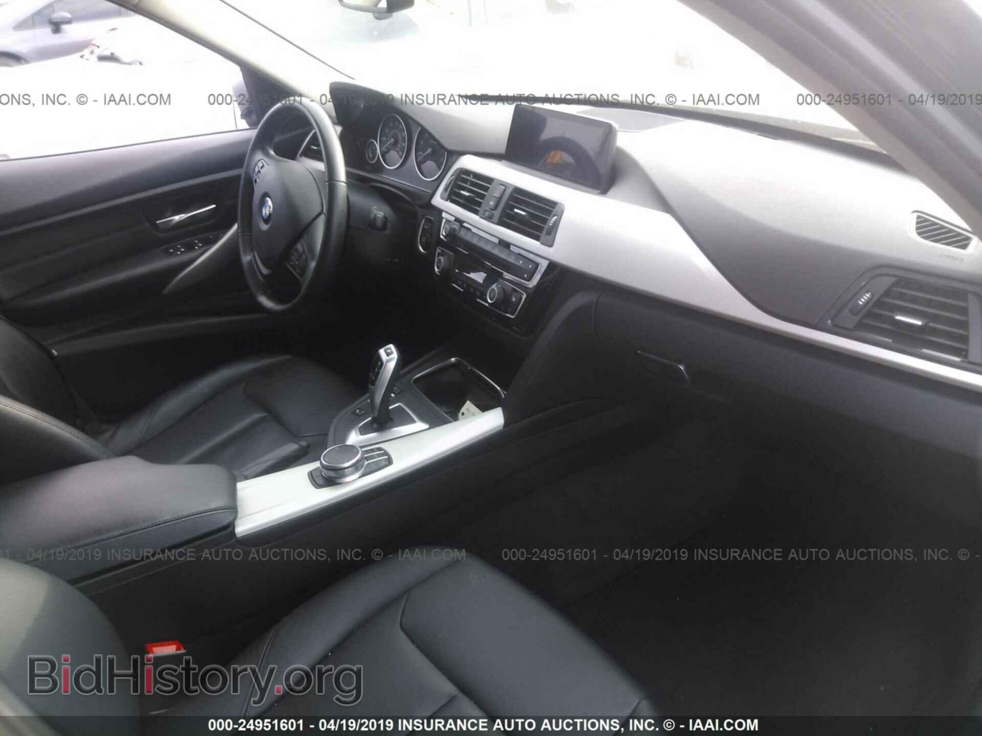 2017 BMW 320 - VIN: WBA8E1G32HNU16086 - Фото 5