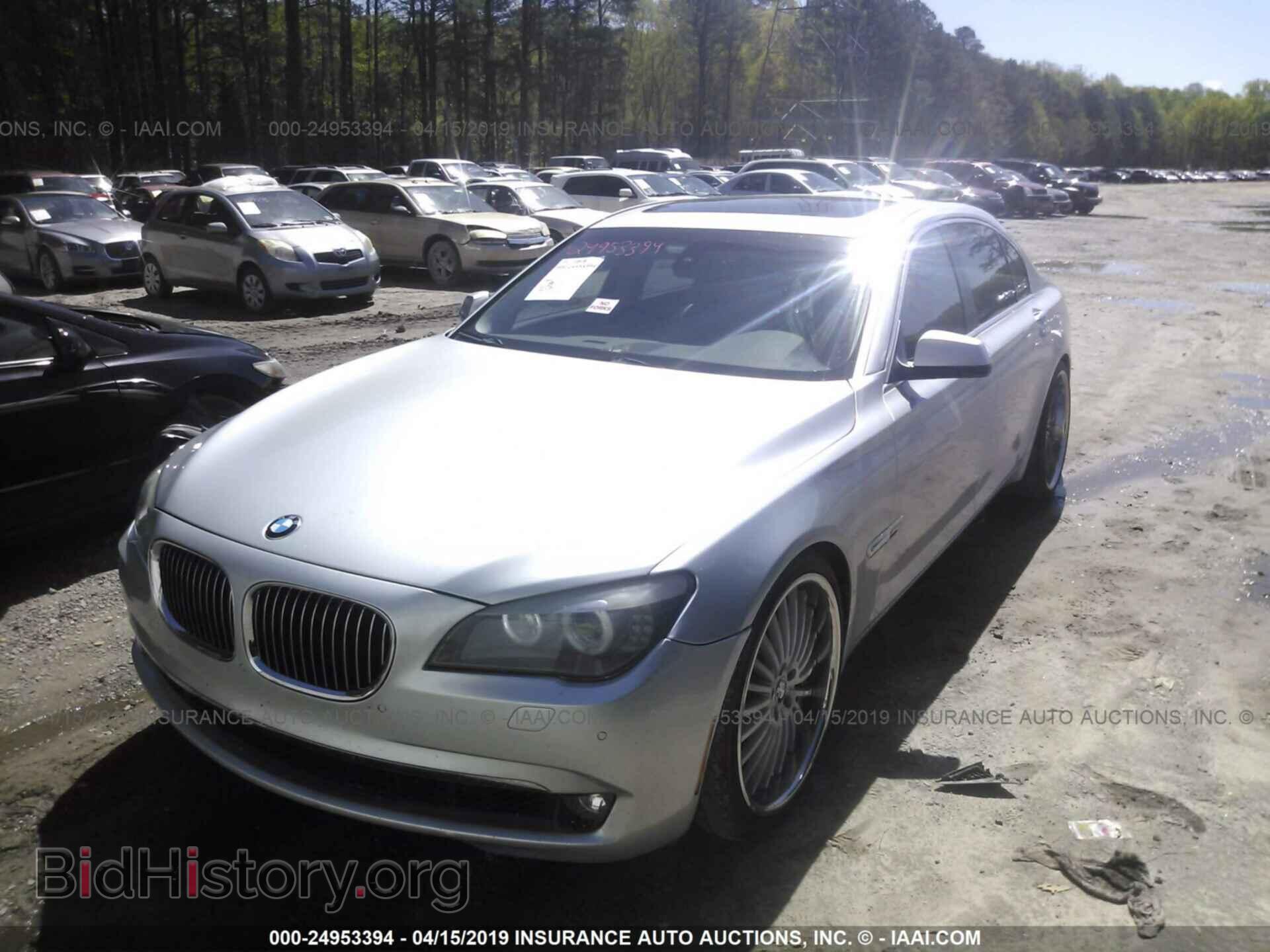 2012 BMW 750 - VIN: WBAKB8C50CC964722 - Фото 2