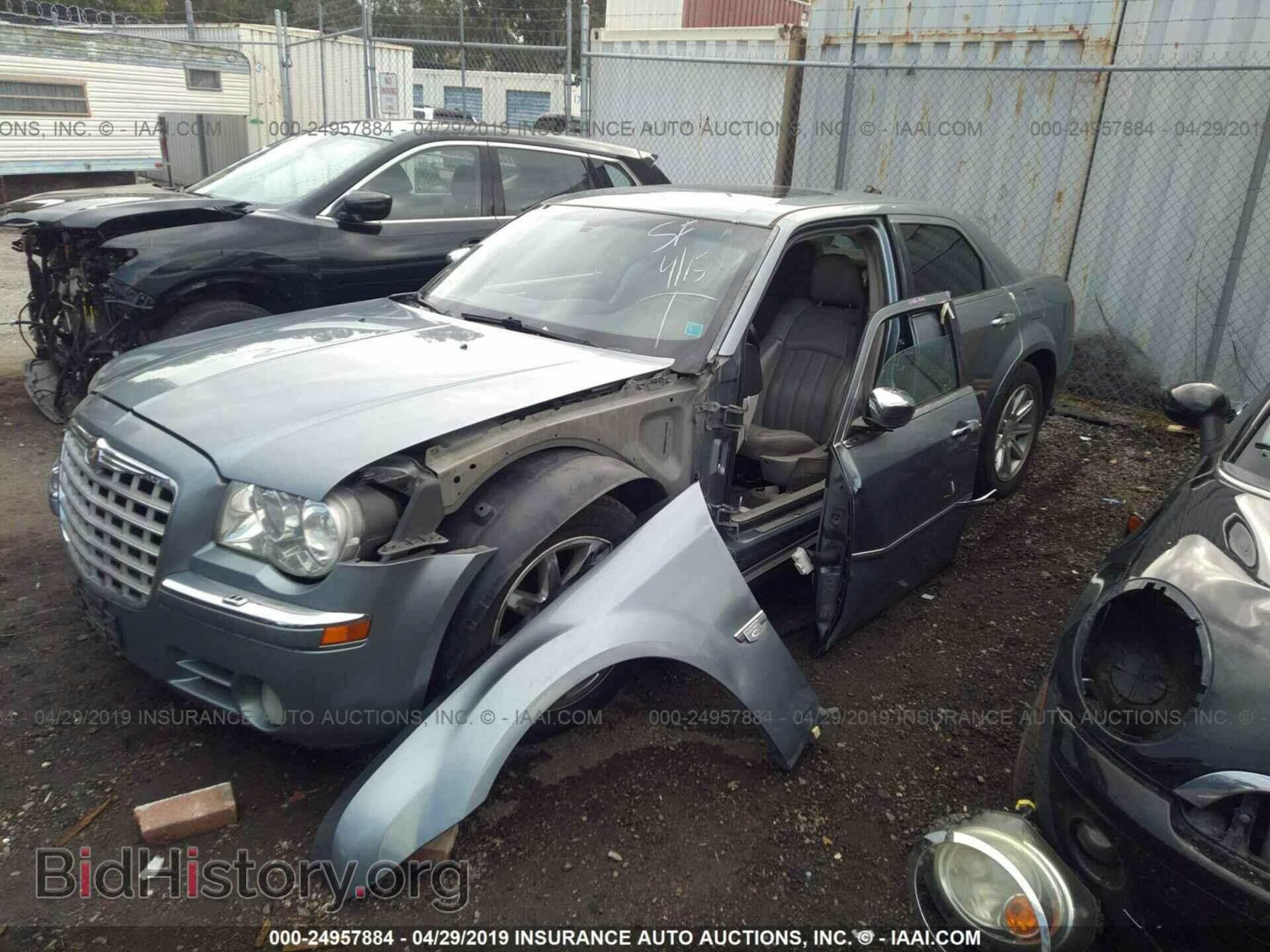 2006 CHRYSLER 300C - VIN: 2C3LA63H86H243904 - Фото 2