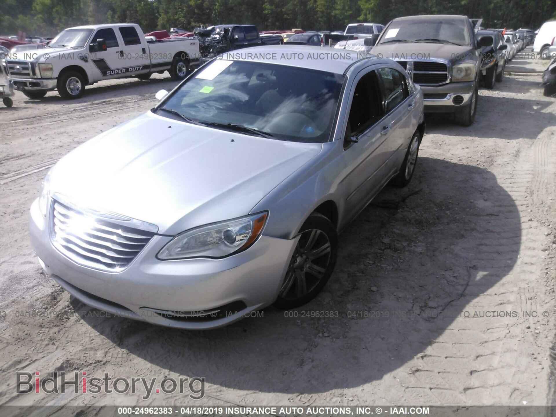 2012 CHRYSLER 200 - VIN: 1C3CCBAB8CN208462 - Фото 2