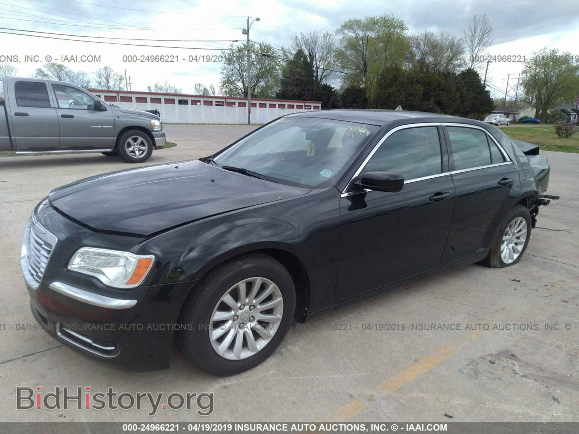 2013 CHRYSLER 300 - VIN: 2C3CCAAG1DH551291 - Фото 2