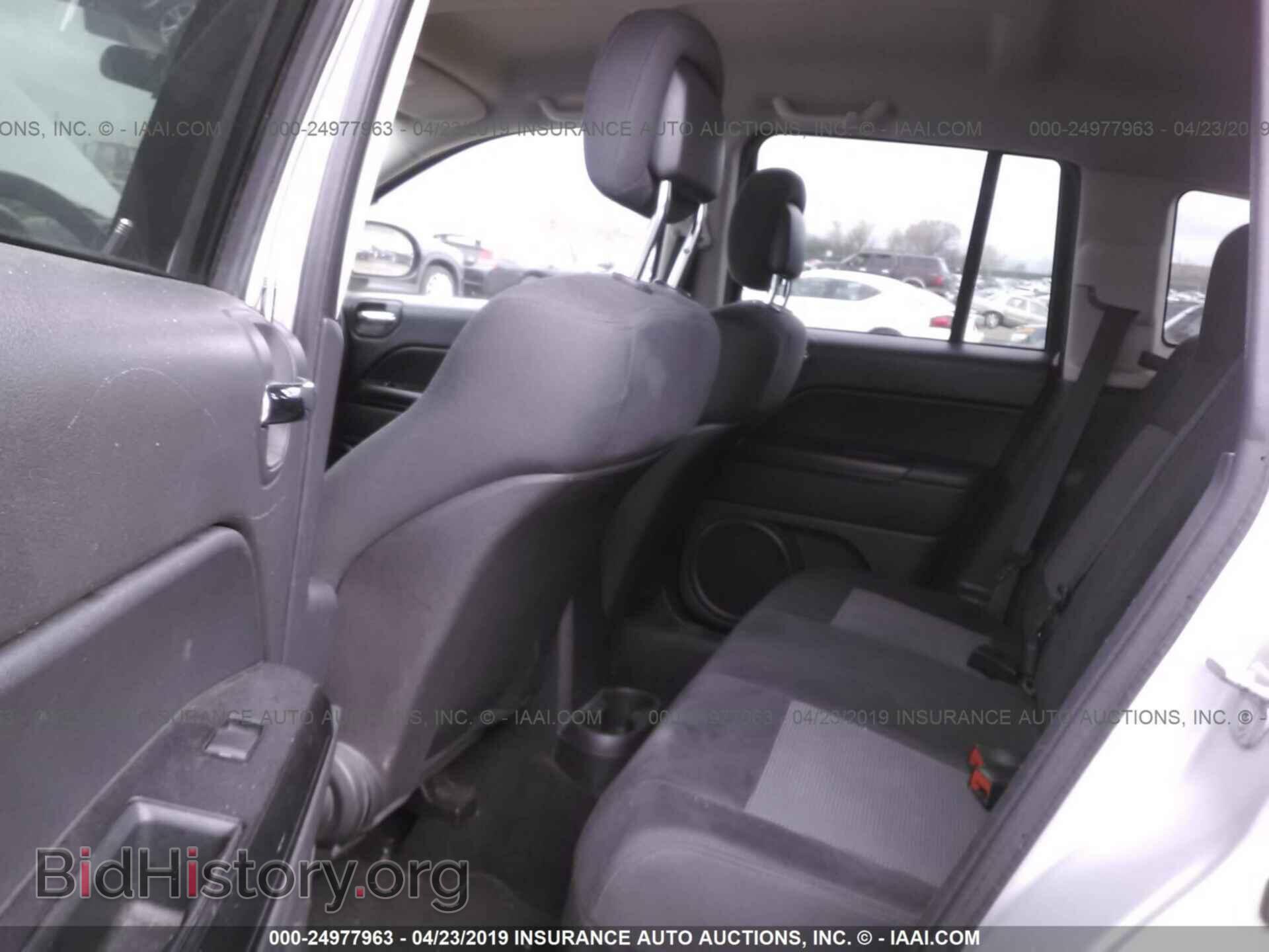 2011 JEEP COMPASS - VIN: 1J4NT1FA5BD285979 - Фото 8