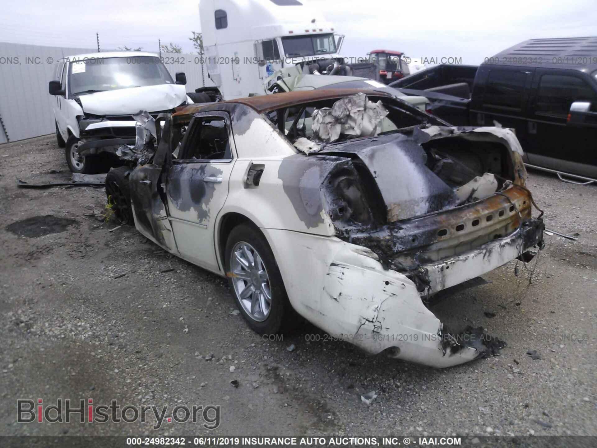 2006 CHRYSLER 300C - VIN: 2C3LA63H06H506970 - Фото 3