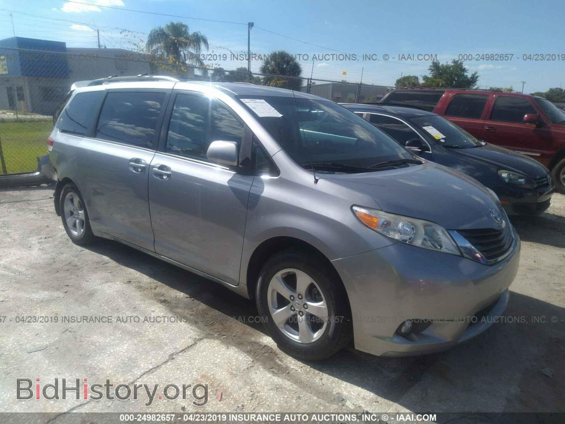 Photo 5TDKK3DC4DS281523 - TOYOTA SIENNA 2013