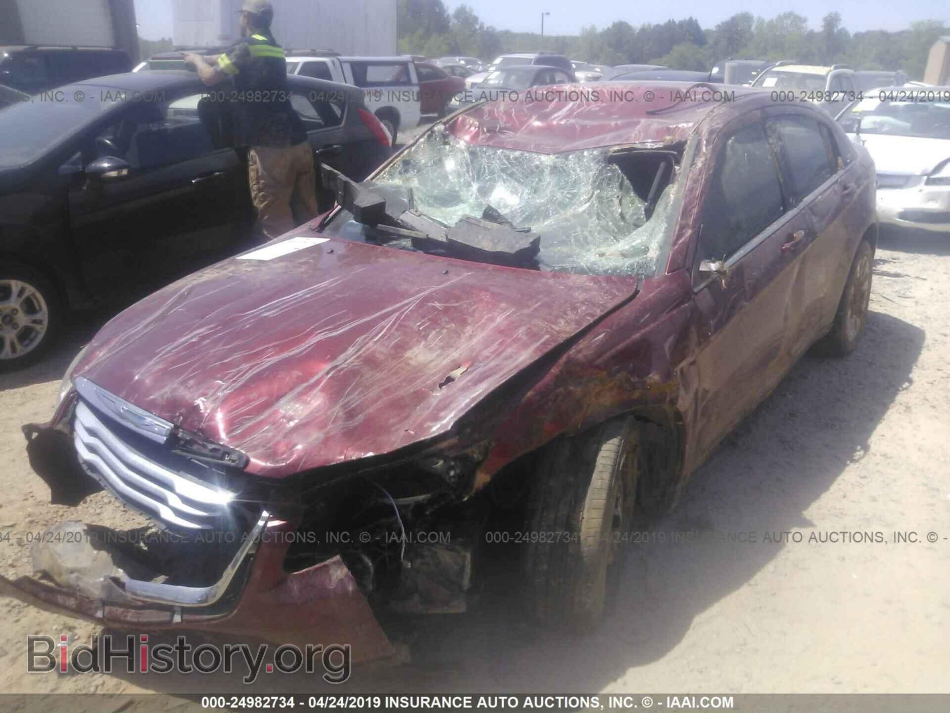 2013 CHRYSLER 200 - VIN: 1C3CCBAG2DN727004 - Фото 2