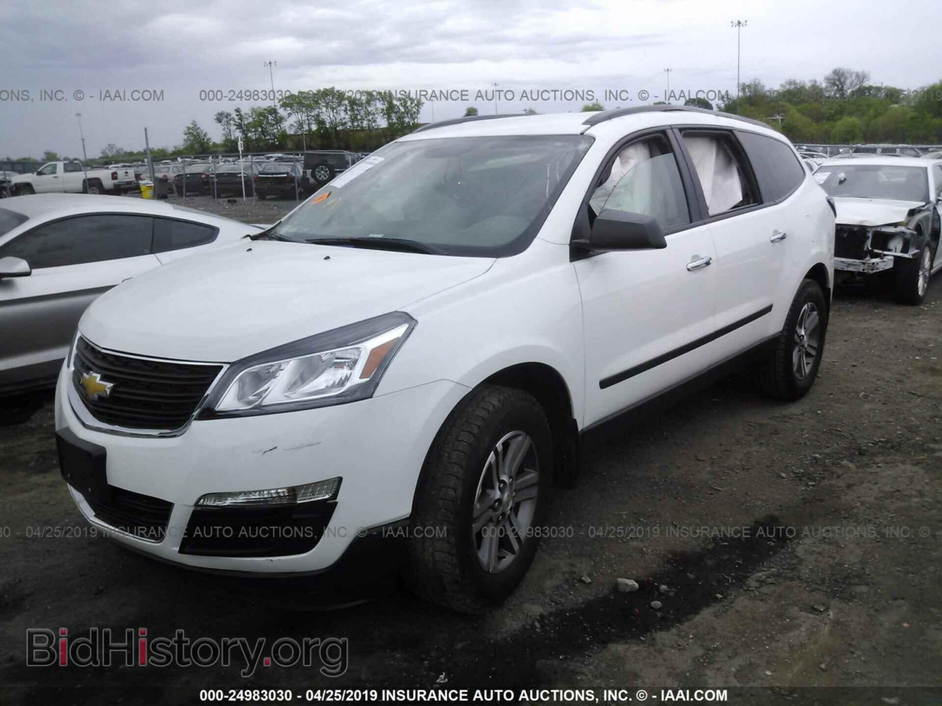 2017 CHEVROLET TRAVERSE - VIN: 1GNKRFKD3HJ266983 - Фото 2