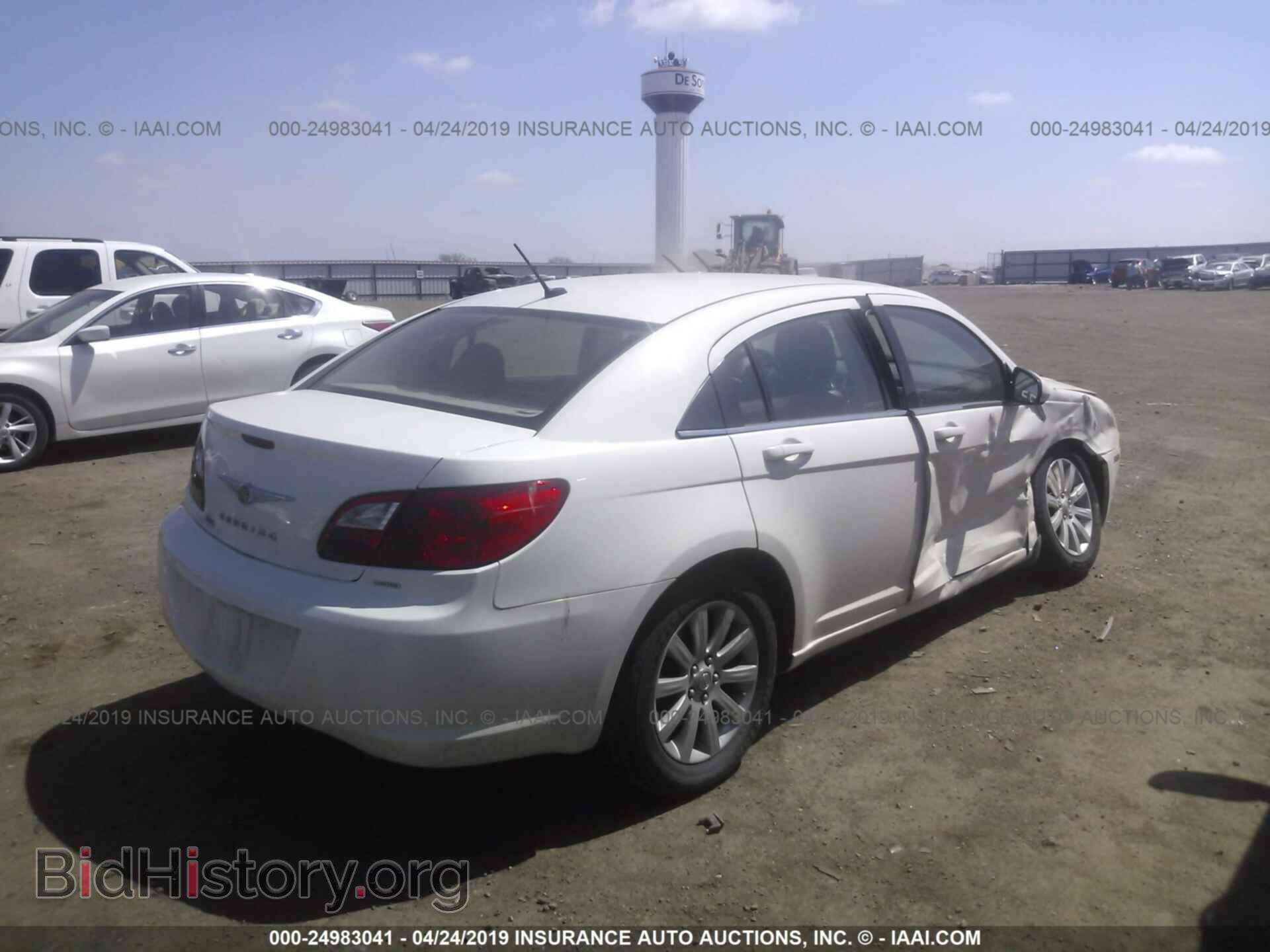 2010 CHRYSLER SEBRING - VIN: 1C3CC5FB2AN208612 - Фото 4