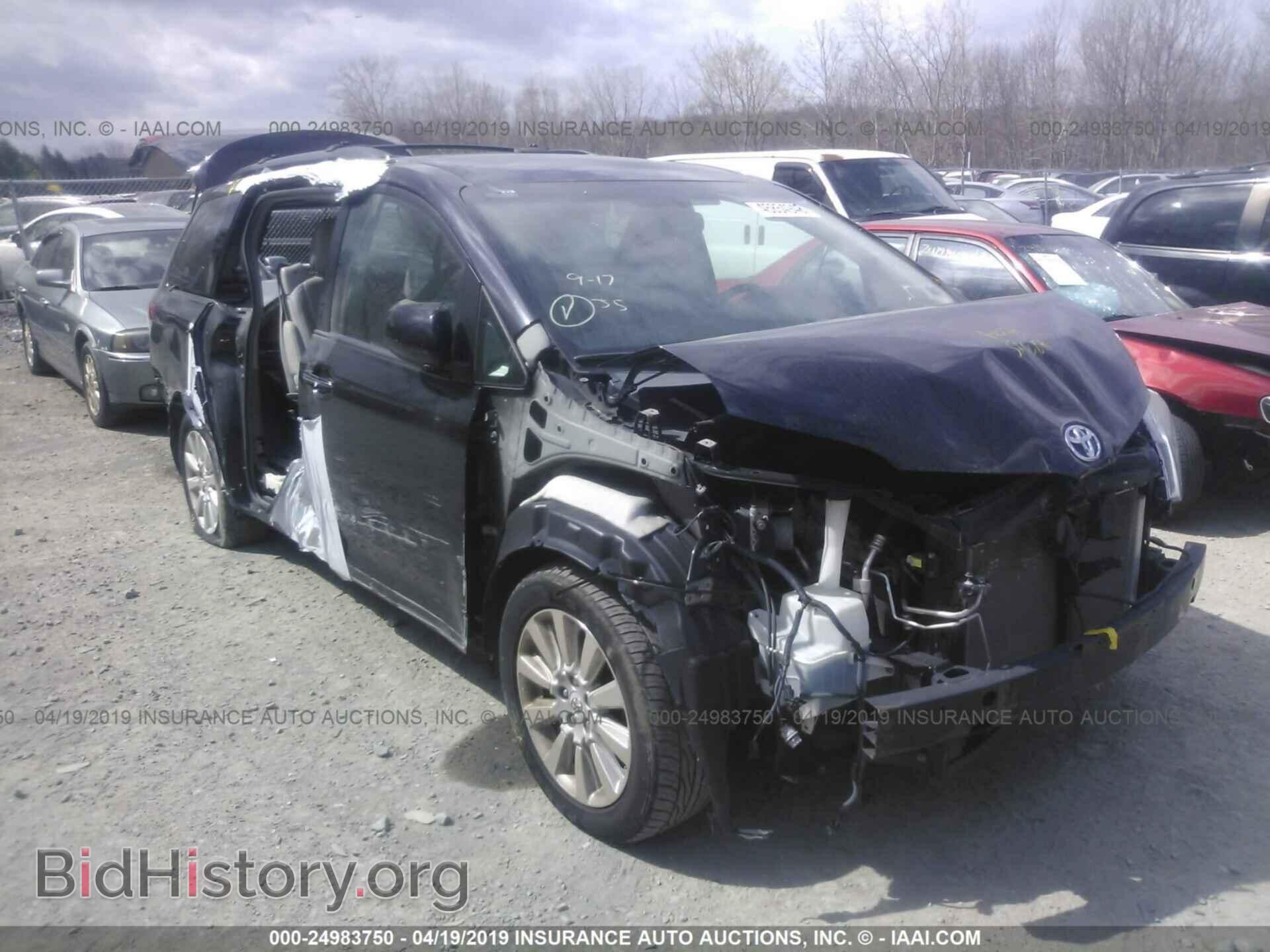 Photo 5TDYK3DC7BS048615 - TOYOTA SIENNA 2011