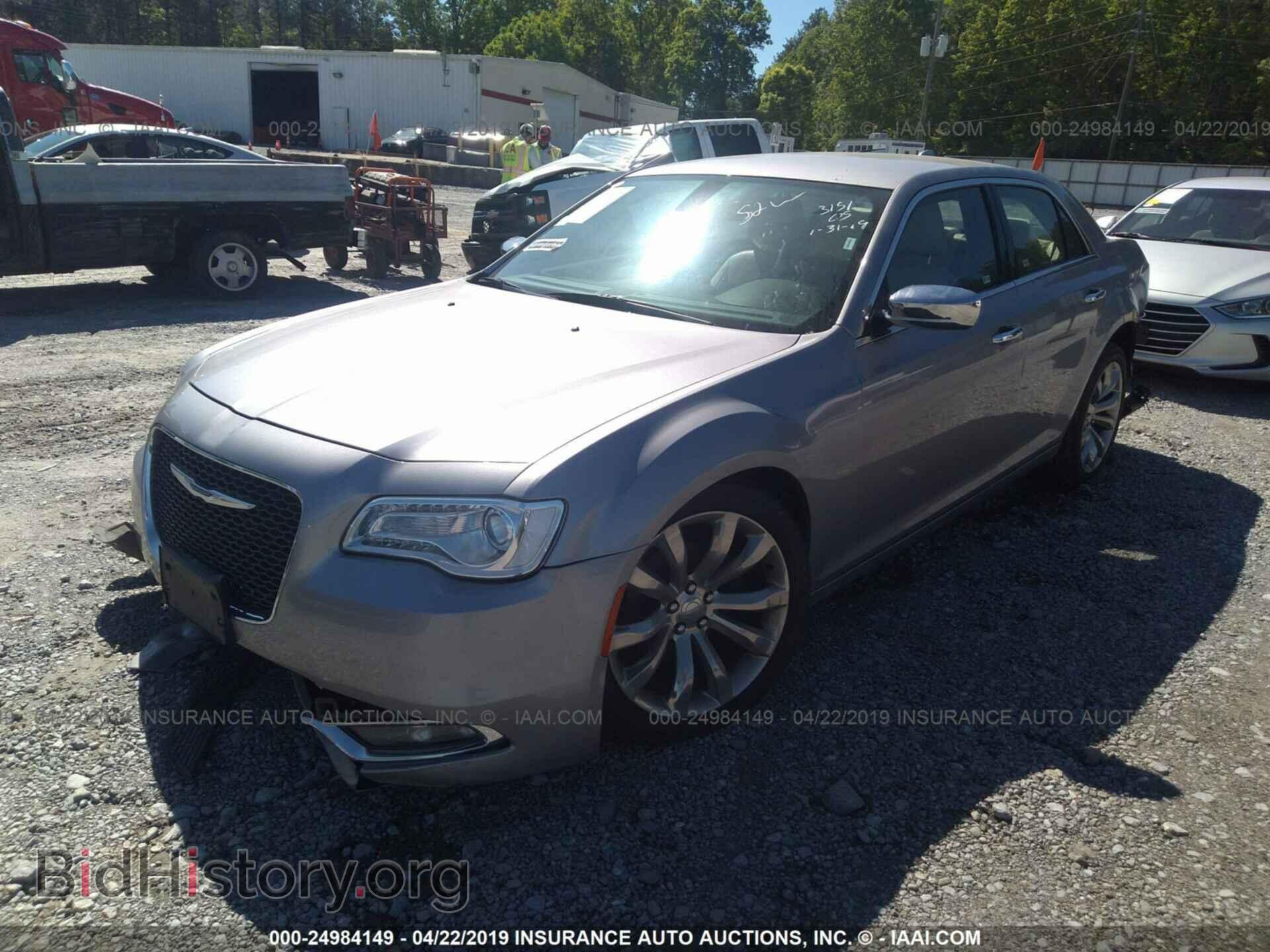 2018 Chrysler 300 - VIN: 2C3CCAEG7JH123151 - Фото 2