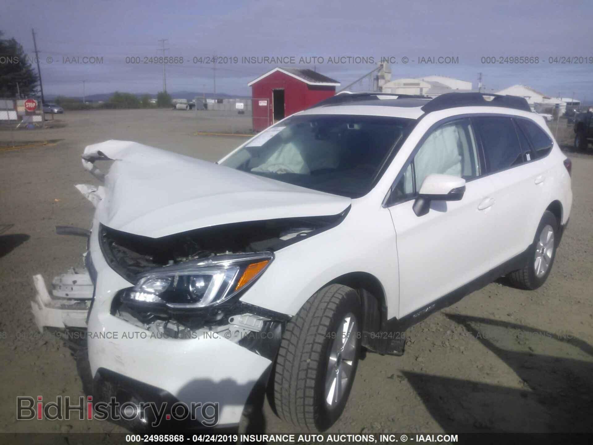 2017 Subaru Outback - VIN: 4S4BSAHC5H3402996 - Фото 2