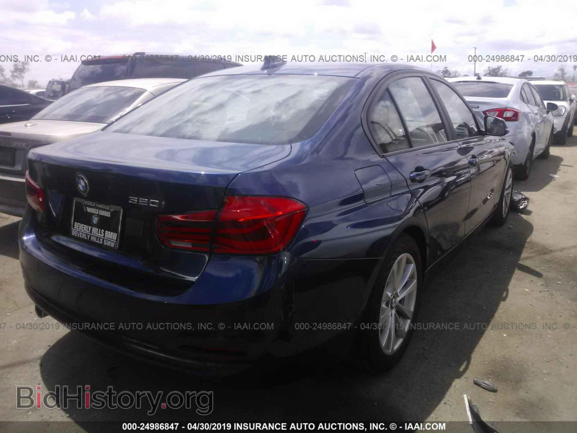 2018 BMW 320 - VIN: WBA8E1G58JNU90328 - Фото 4
