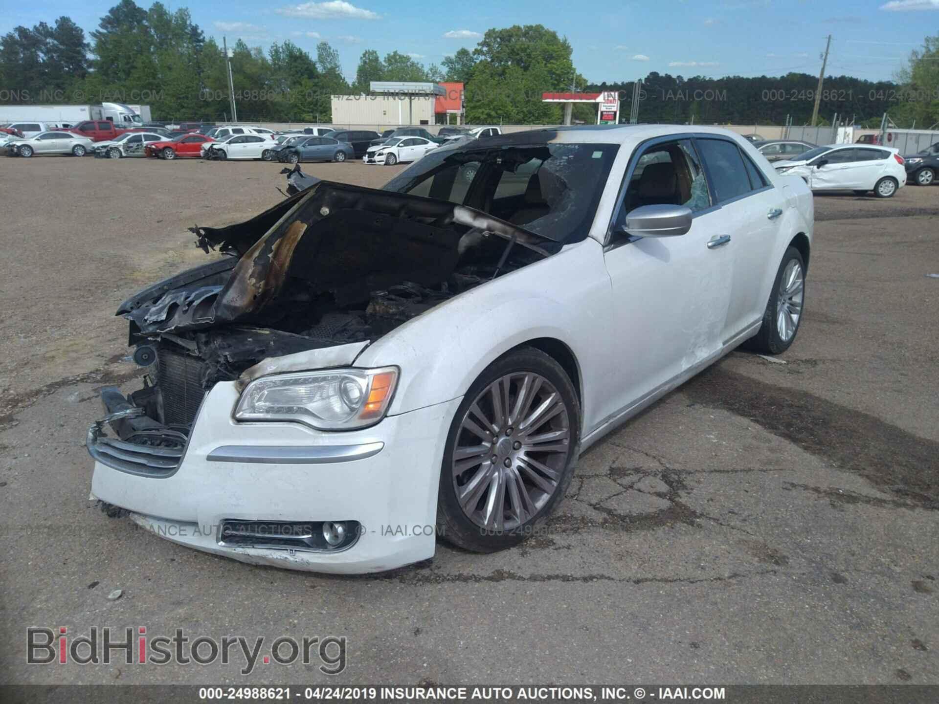 2013 CHRYSLER 300C - VIN: 2C3CCAPT5DH504379 - Фото 2
