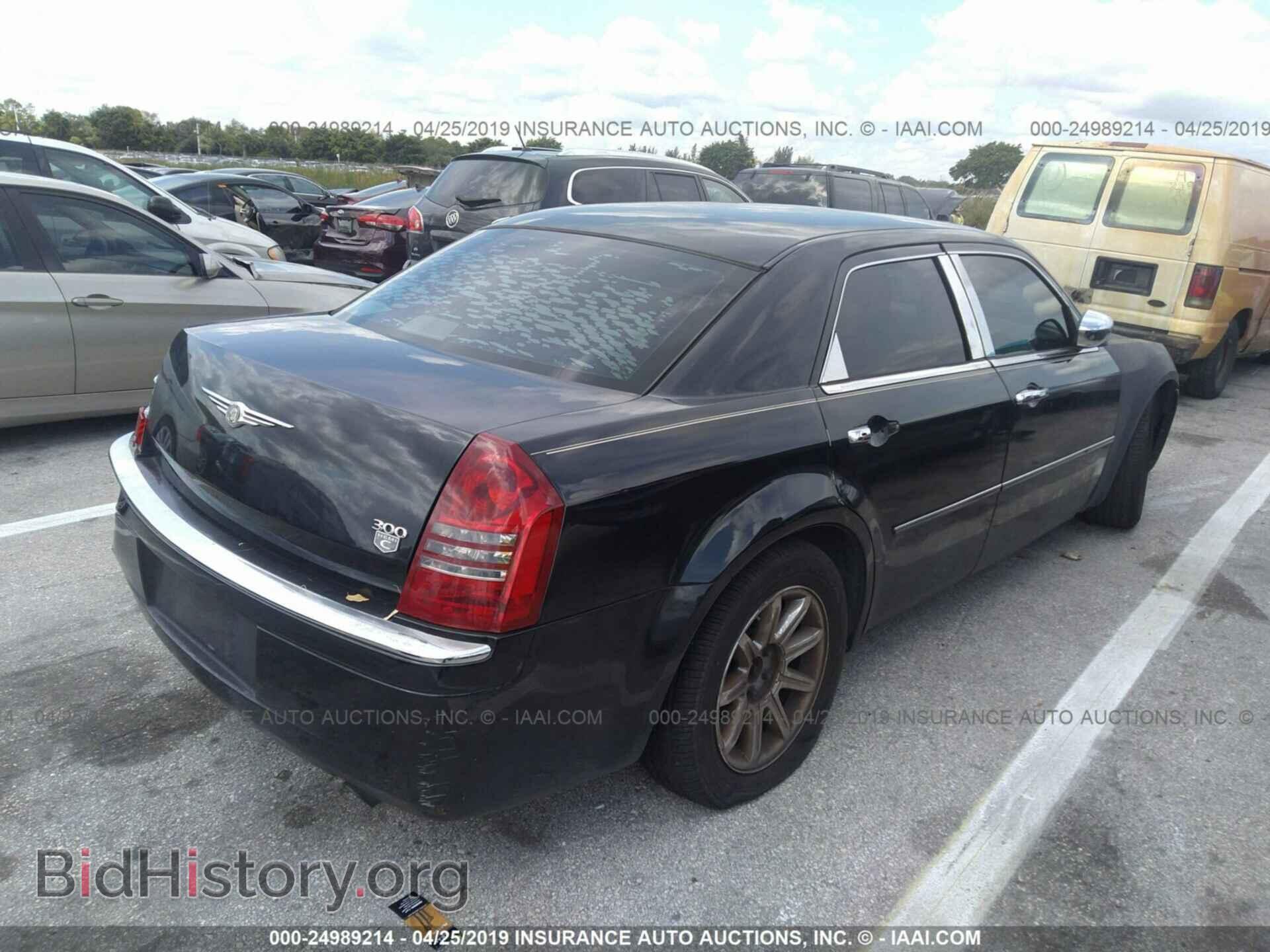 2006 CHRYSLER 300C - VIN: 2C3KA63H56H409243 - Фото 4
