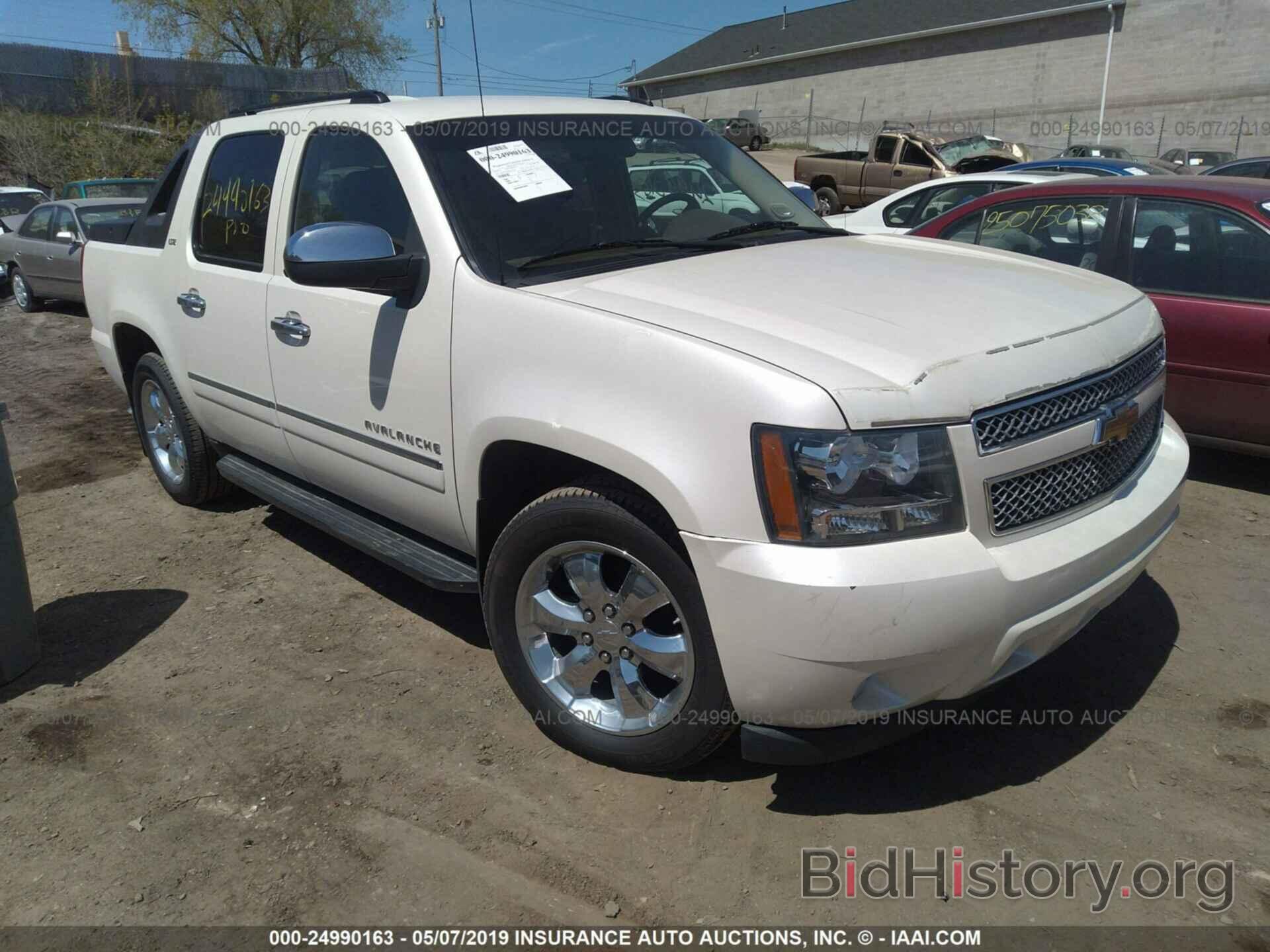 Photo 3GNVKGE04AG103637 - CHEVROLET AVALANCHE 2010