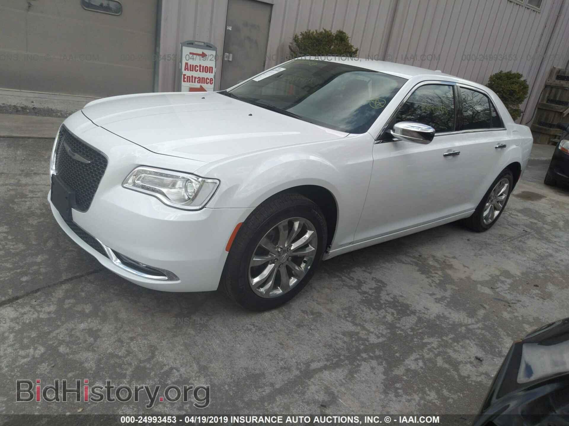 2019 CHRYSLER 300 - VIN: 2C3CCAKG4KH542967 - Фото 2